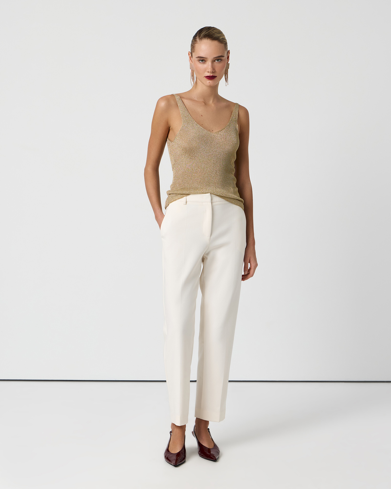 

Майка вязаная металлизированная золотого цвета, L