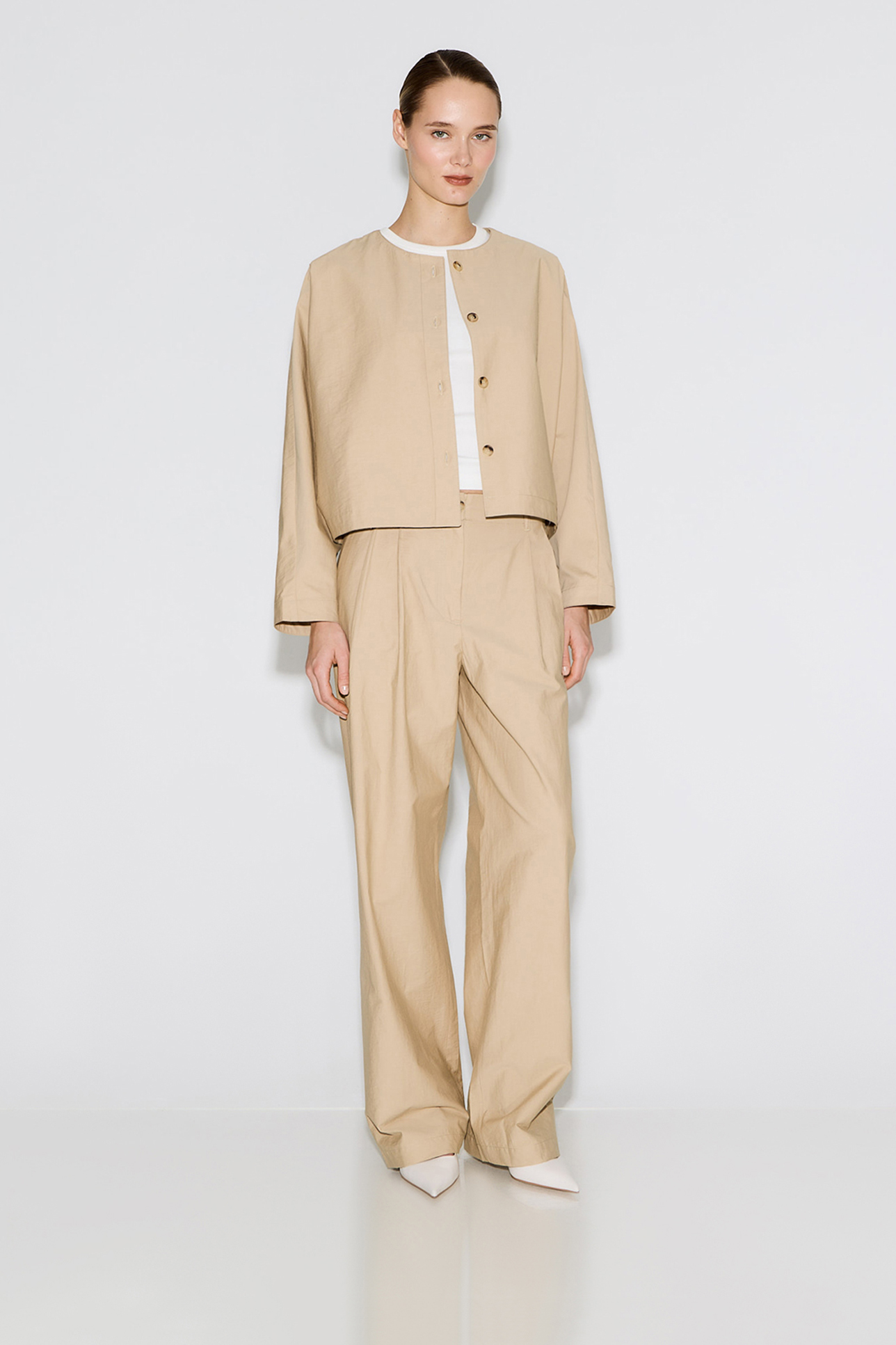 

Жакет с цельнокроеным рукавом бежевого цвета, S