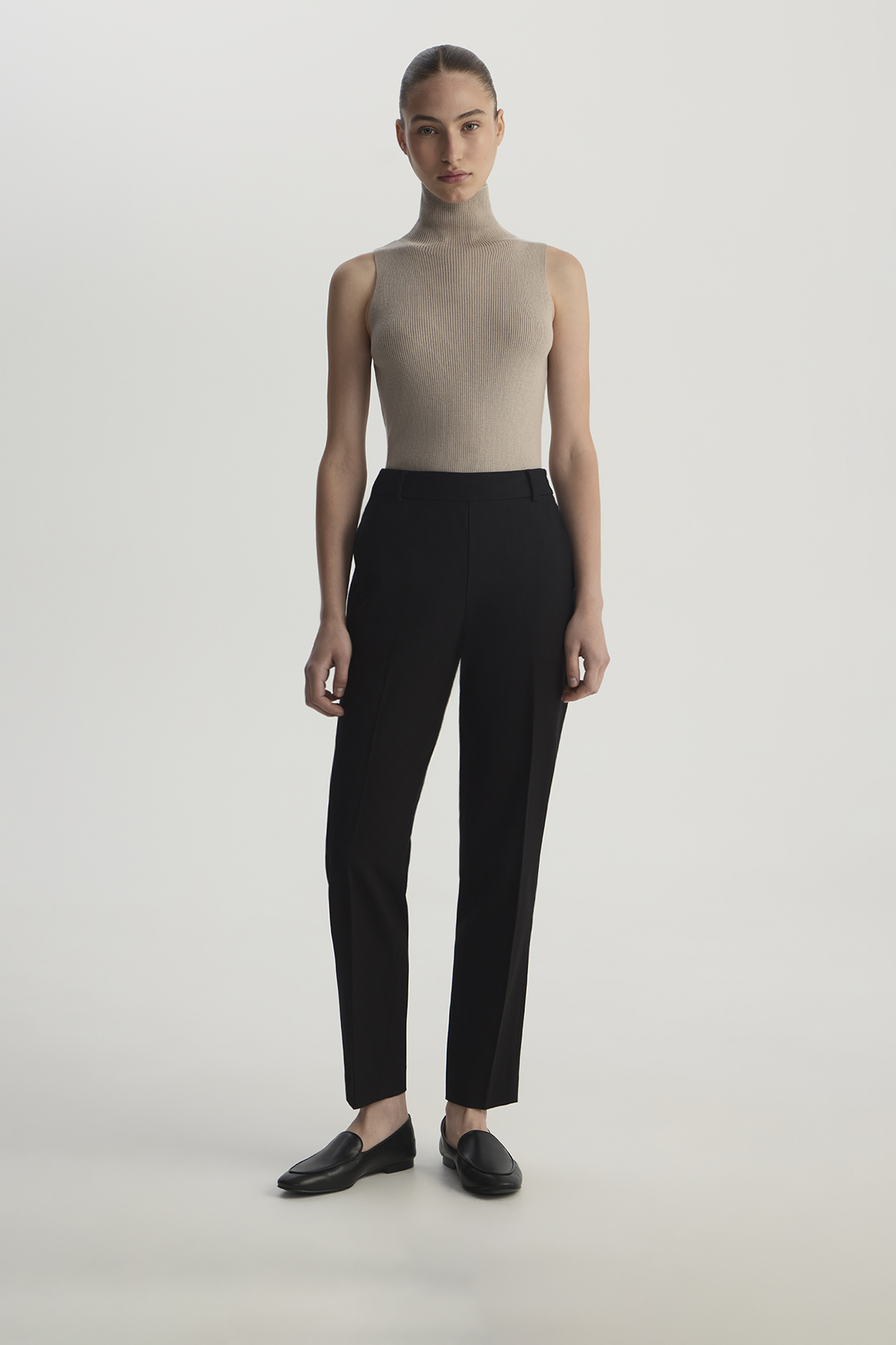 

Брюки со стрелками черного цвета, S