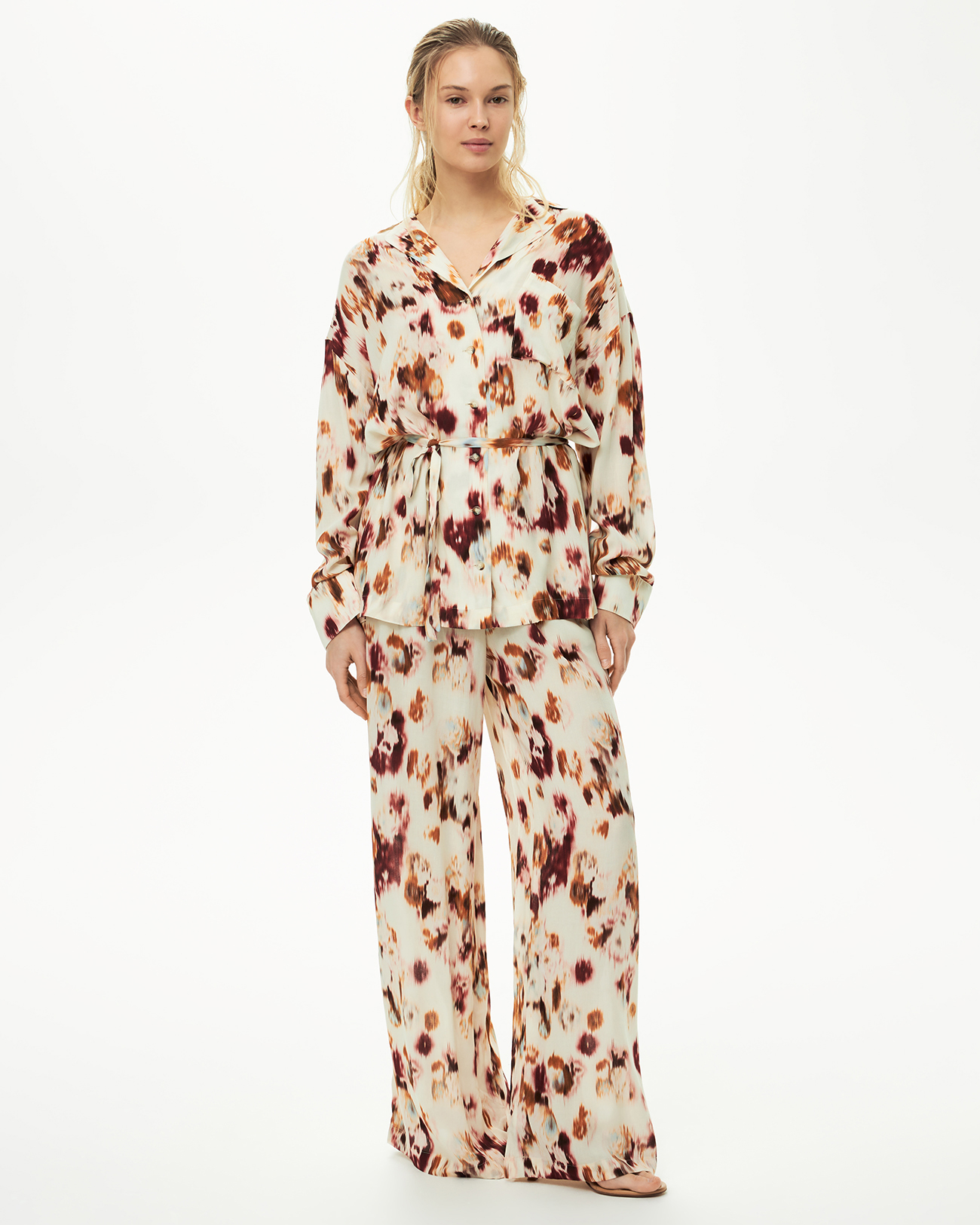 

Комплект: пижама коричневого цвета, XS