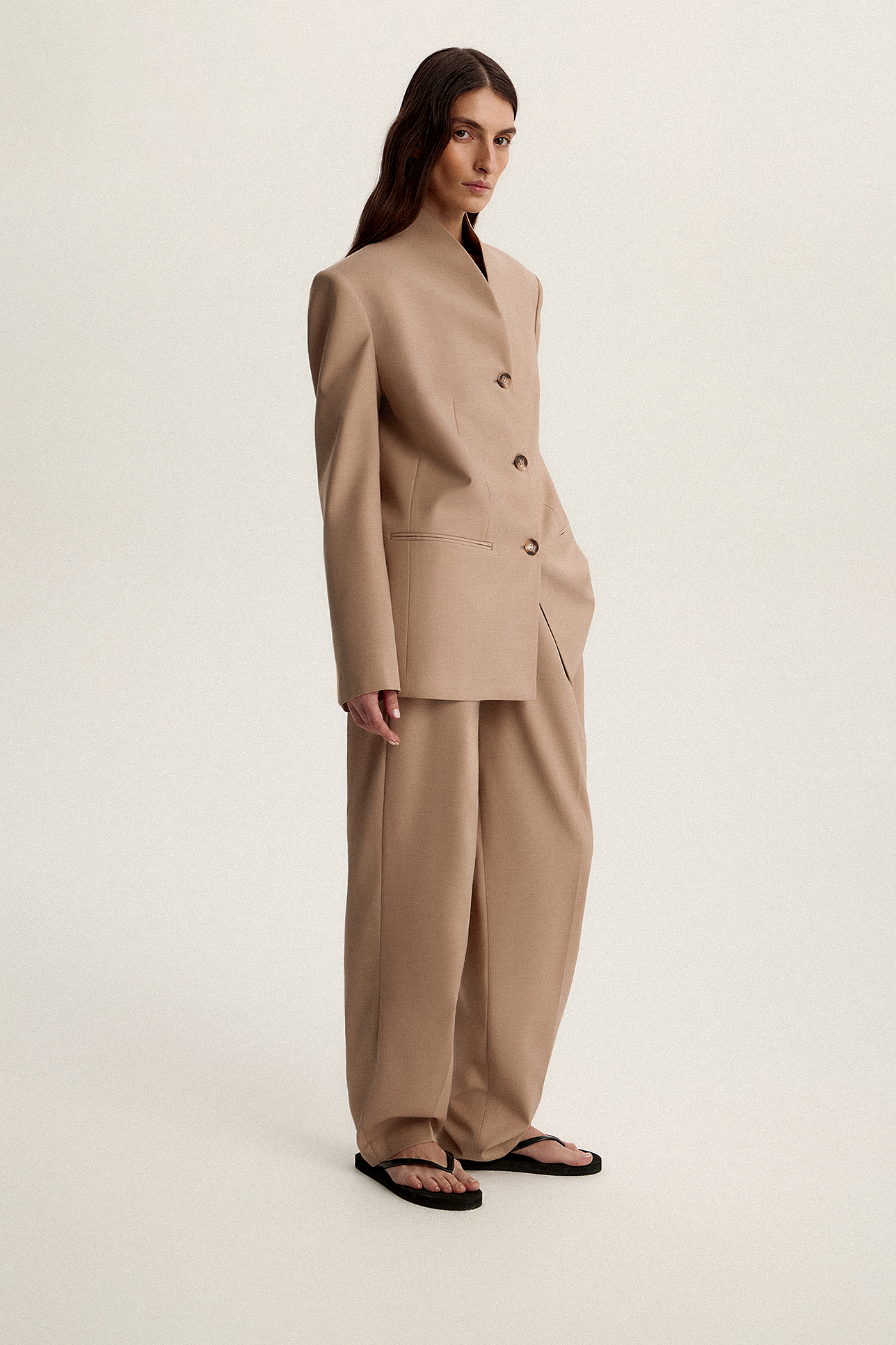 

Брюки бежевого цвета, M