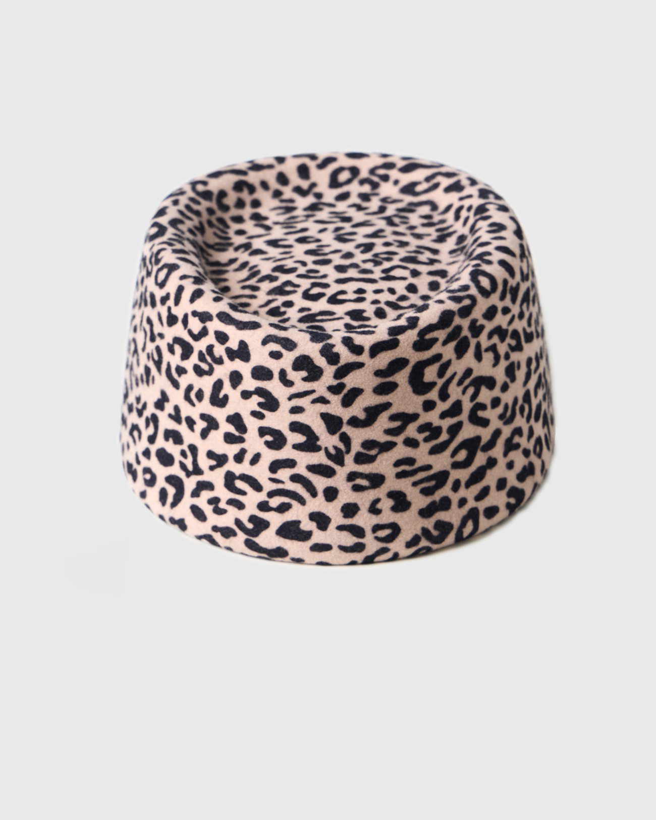 

Шляпа-таблетка с леопардовым принтом, S