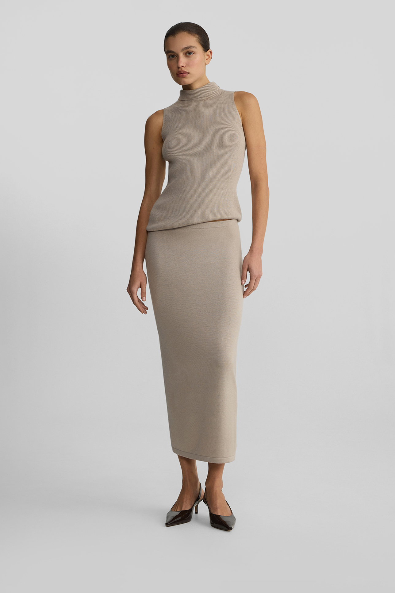 

Топ-халтер из шерсти мериноса бежевого цвета, XS