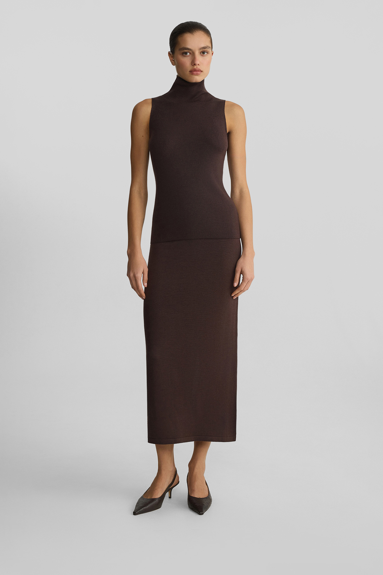 

Топ-халтер из шерсти мериноса шоколадного цвета, M