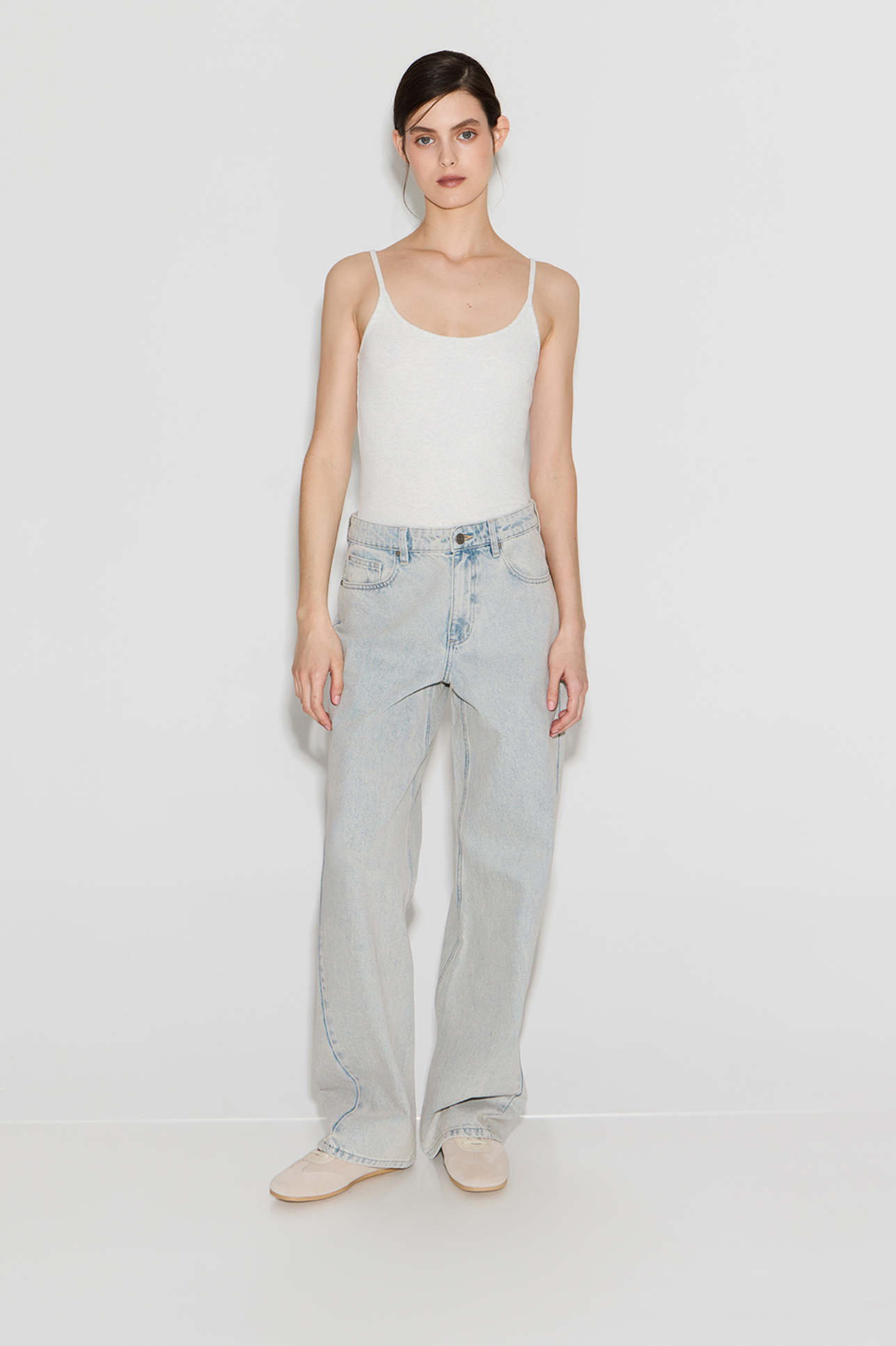 

Майка на тонких бретелях серого цвета, M