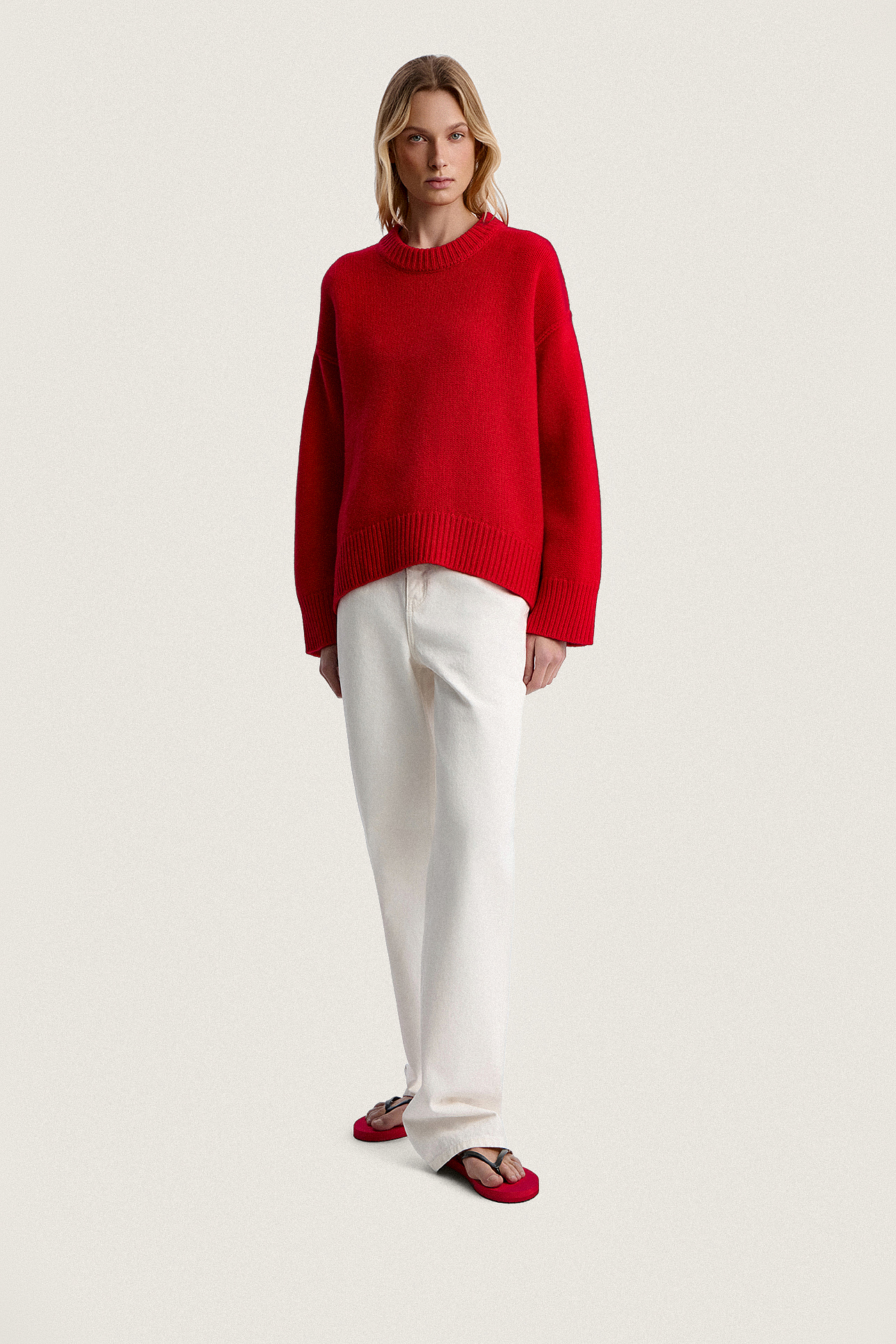 

Джемпер объемный с декоративными швами, S