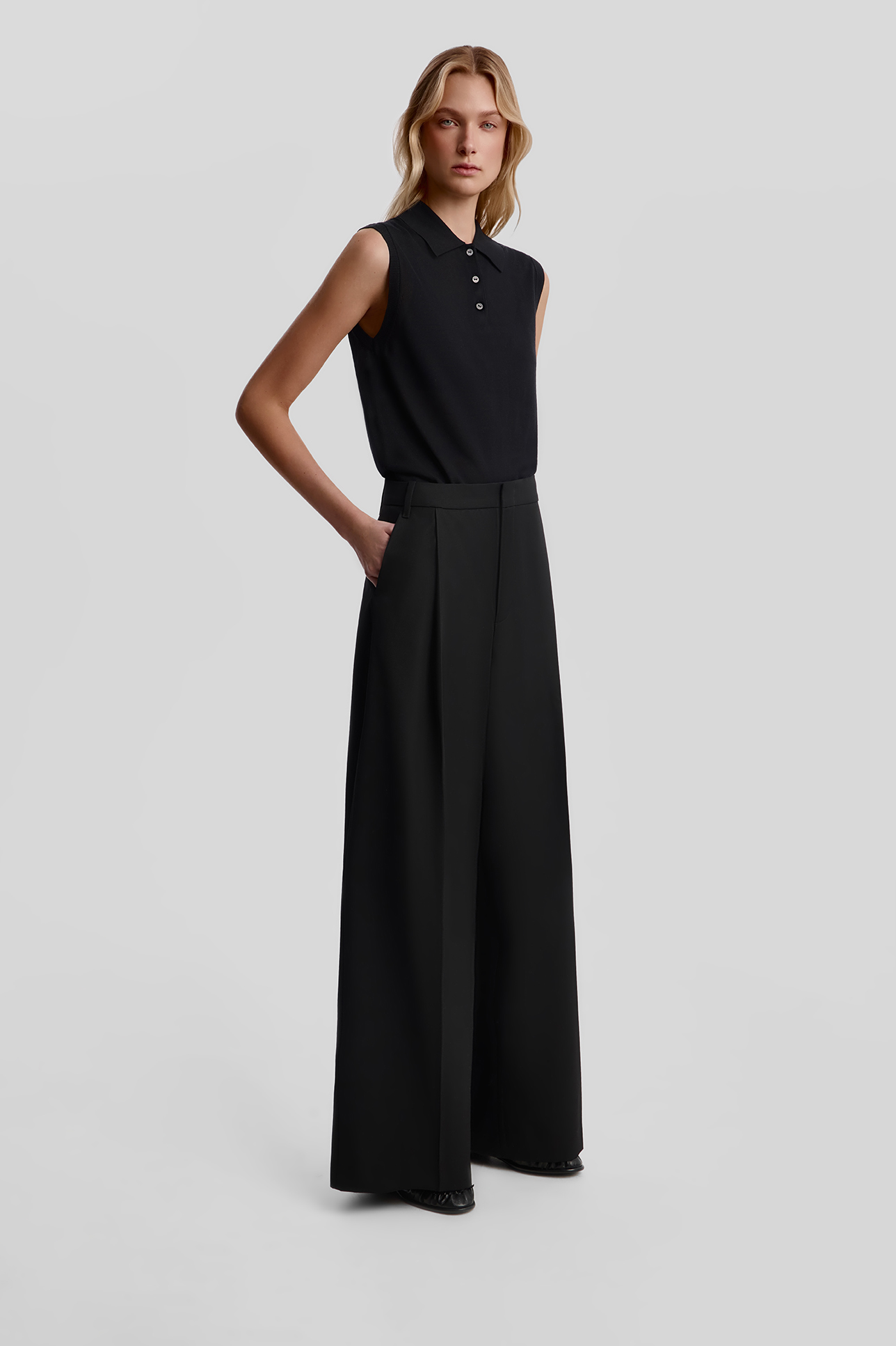 

Брюки со стрелками полушерстяные, M