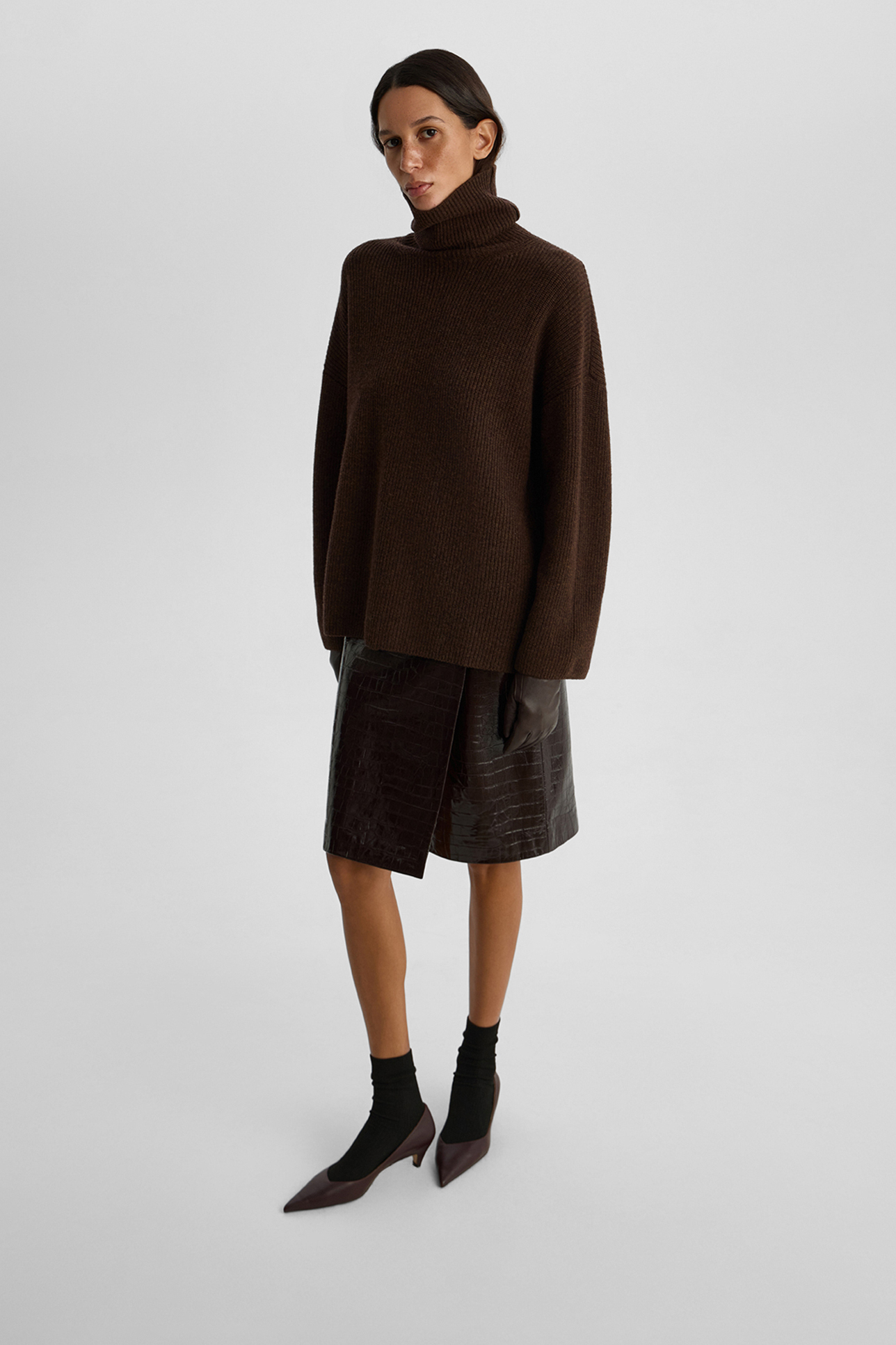 

Свитер oversize с широким рукавом шоколадного цвета, S