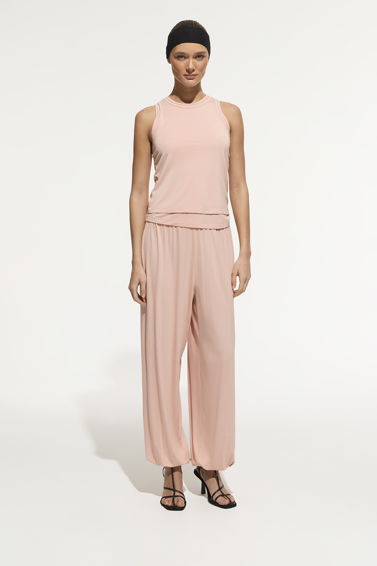 

Майка двойная из тонкого трикотажа розового цвета, M