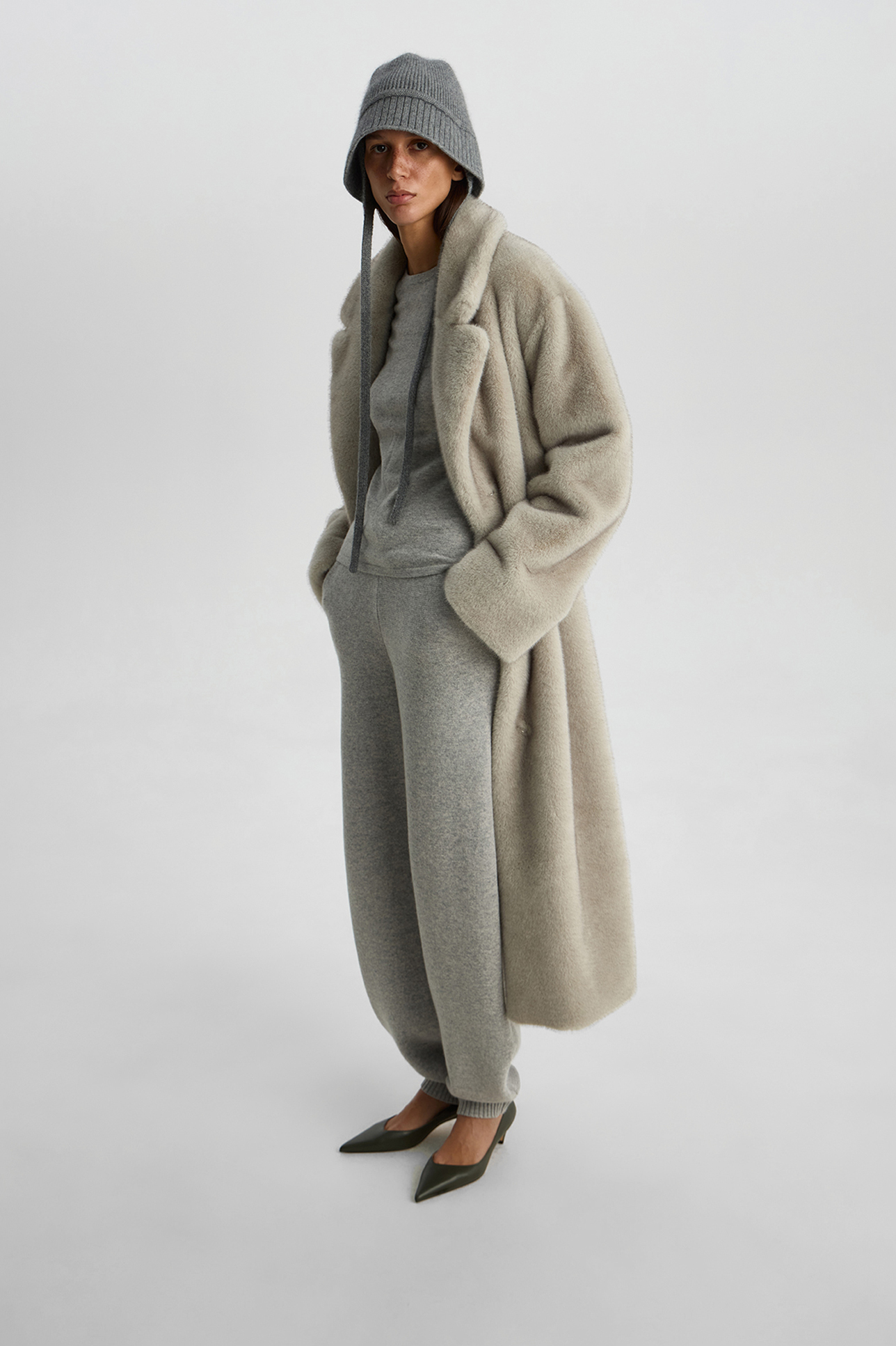 

Брюки-баллоны из шерсти с добавлением кашемира светло-серого цвета, S