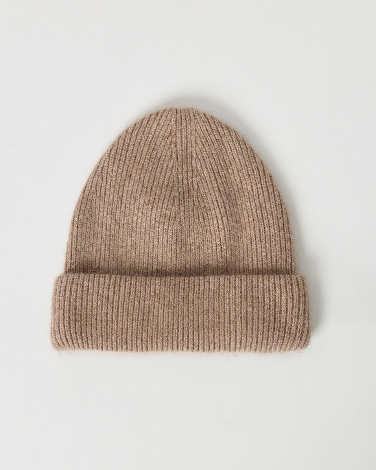 

Шапка с шерстью енота бежевого цвета, OS