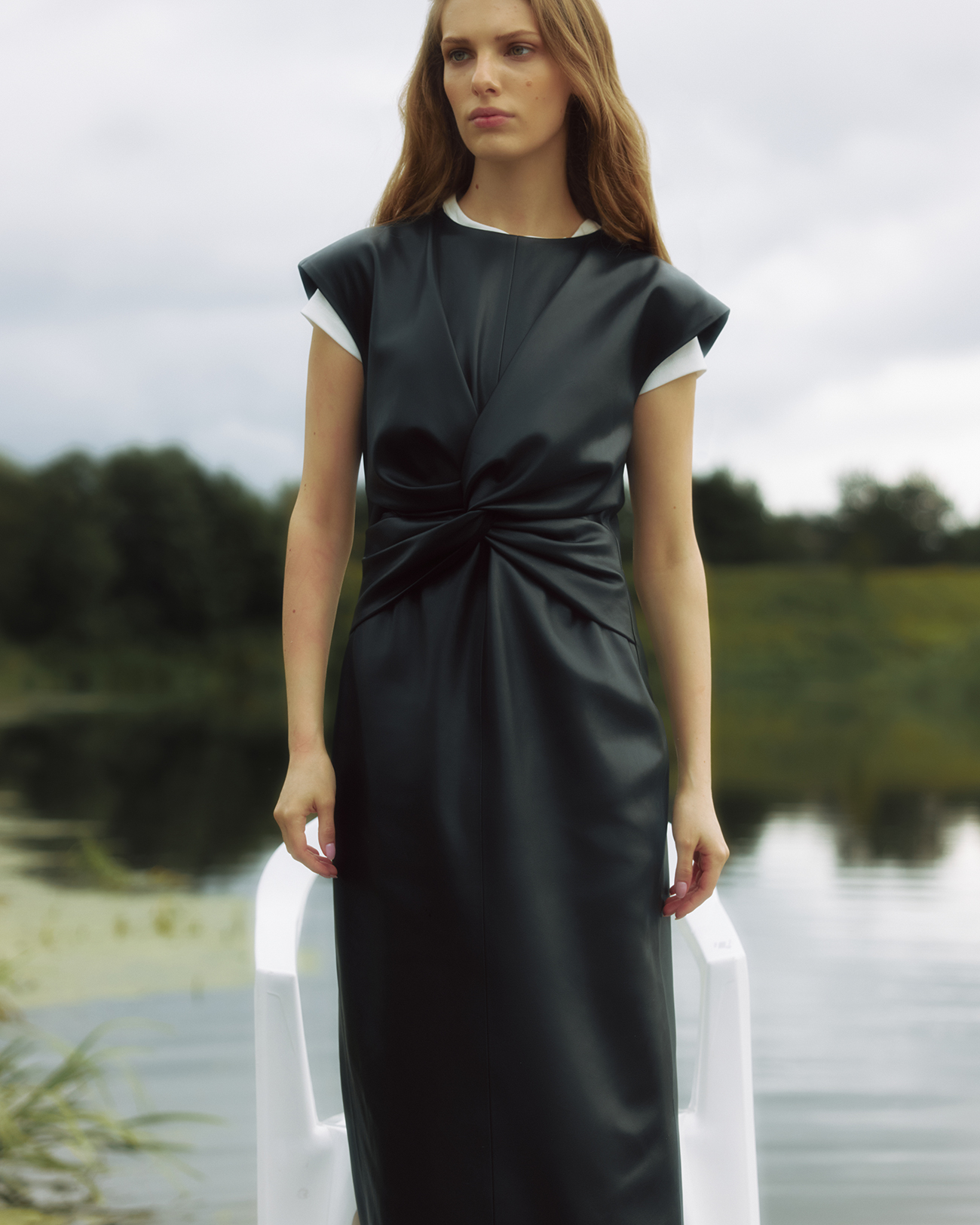 

Платье макси из эко-кожи с узлом черного цвета, M