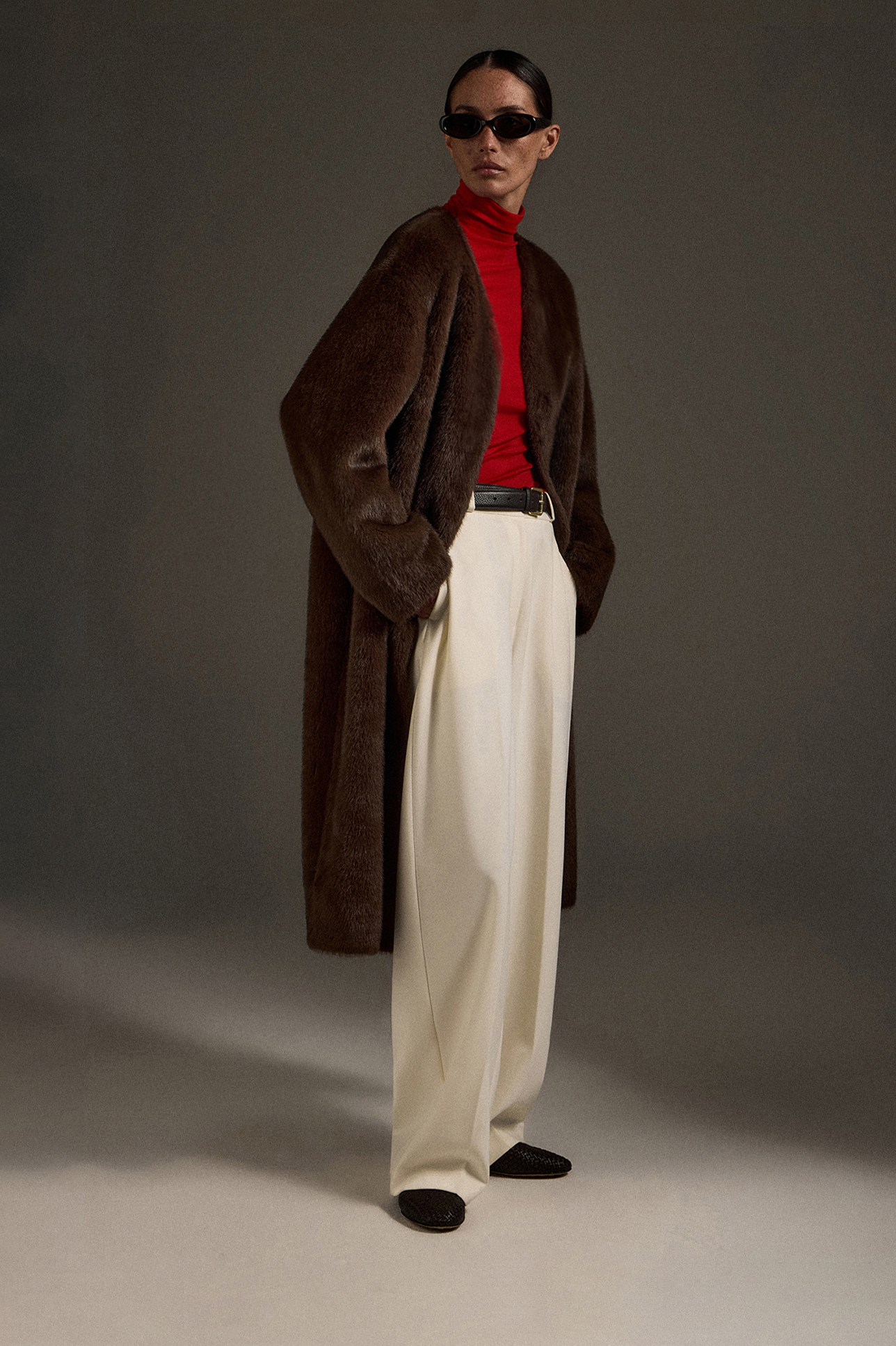 

Шуба из экомеха шоколадного цвета, XS