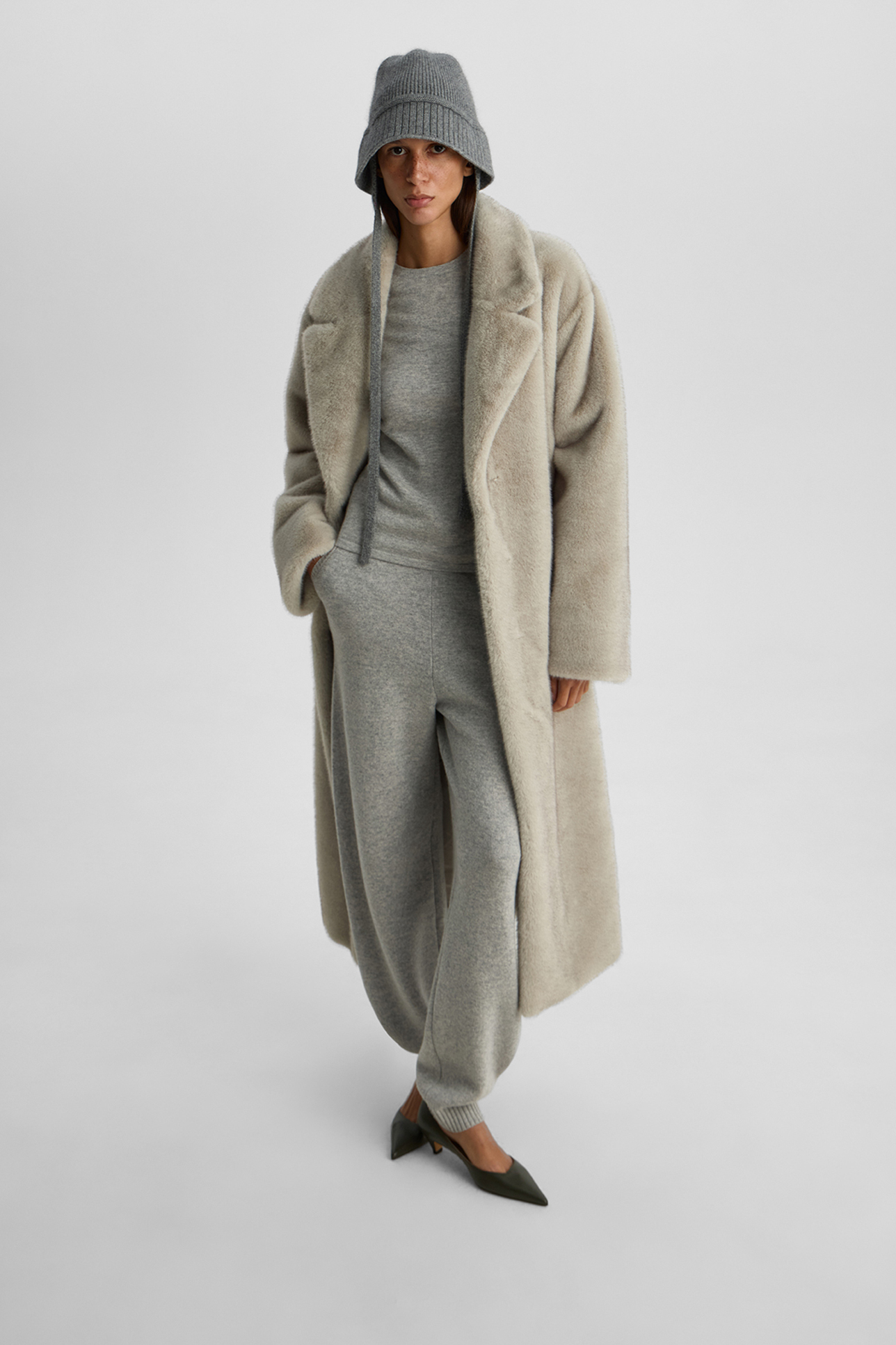 

Лонгслив из шерсти с добавлением кашемира светло-серого цвета, M