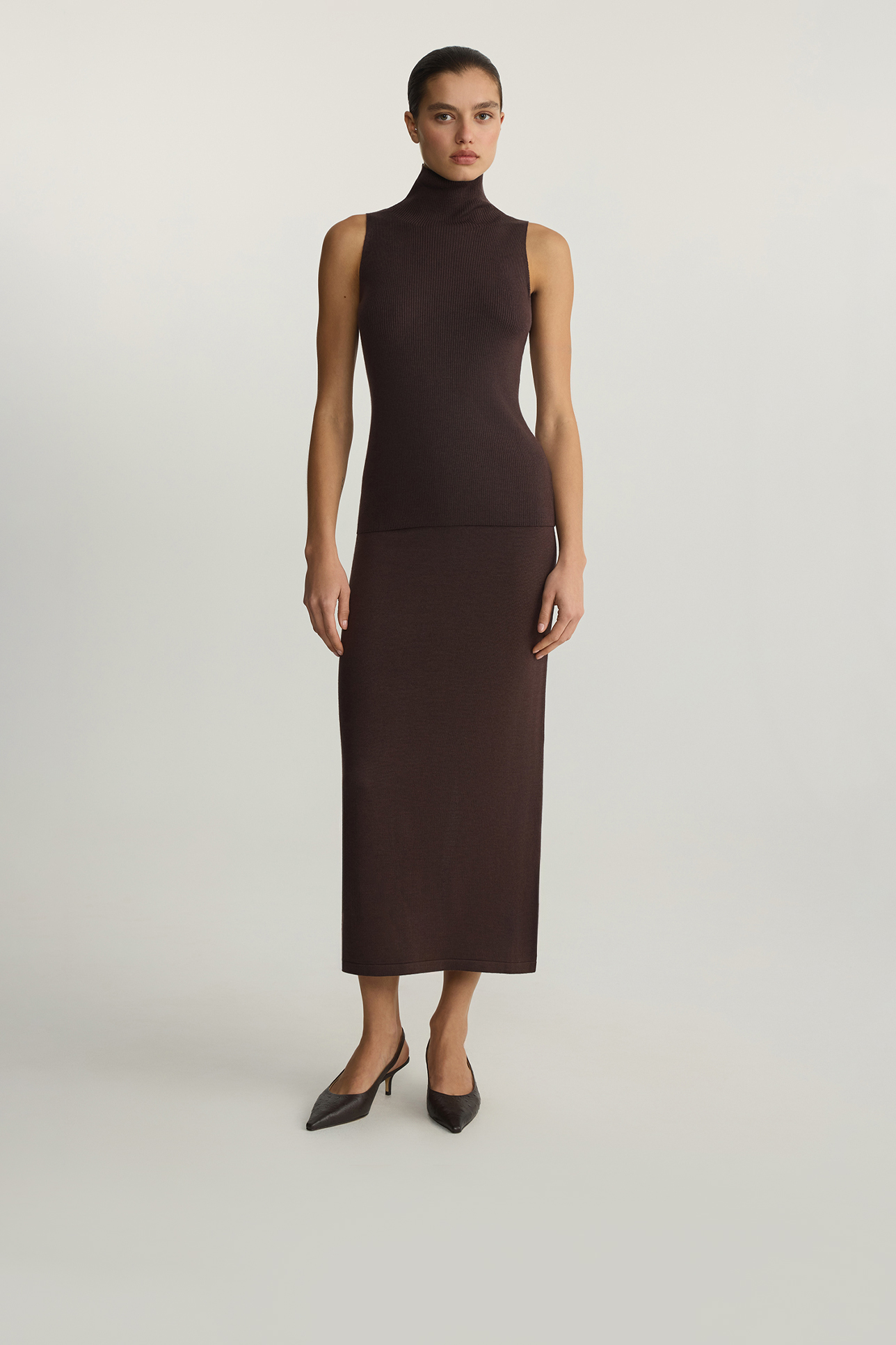 

Топ-халтер из шерсти мериноса шоколадного цвета, M