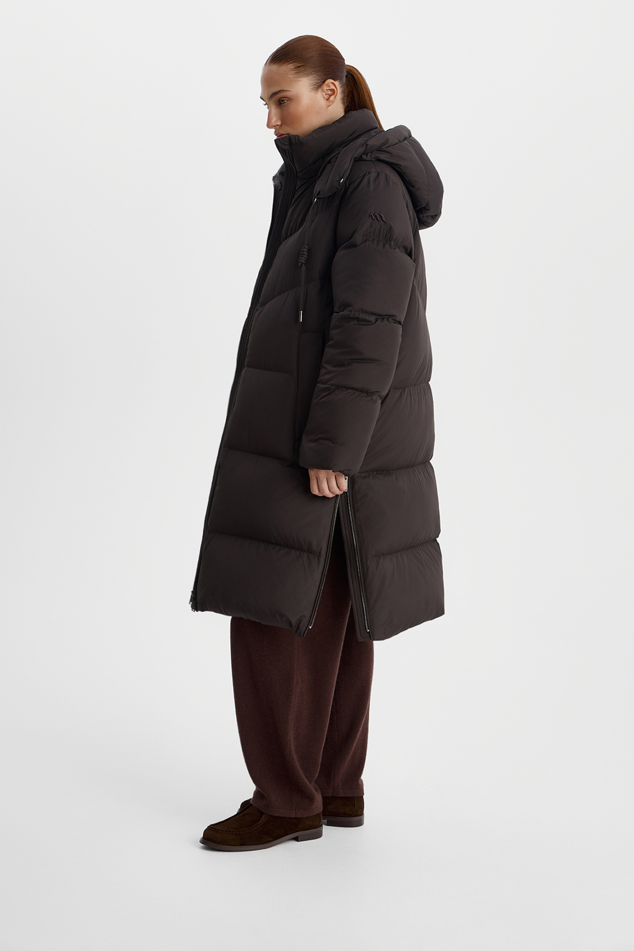 

Пуховик длины миди темно-коричневого цвета, S