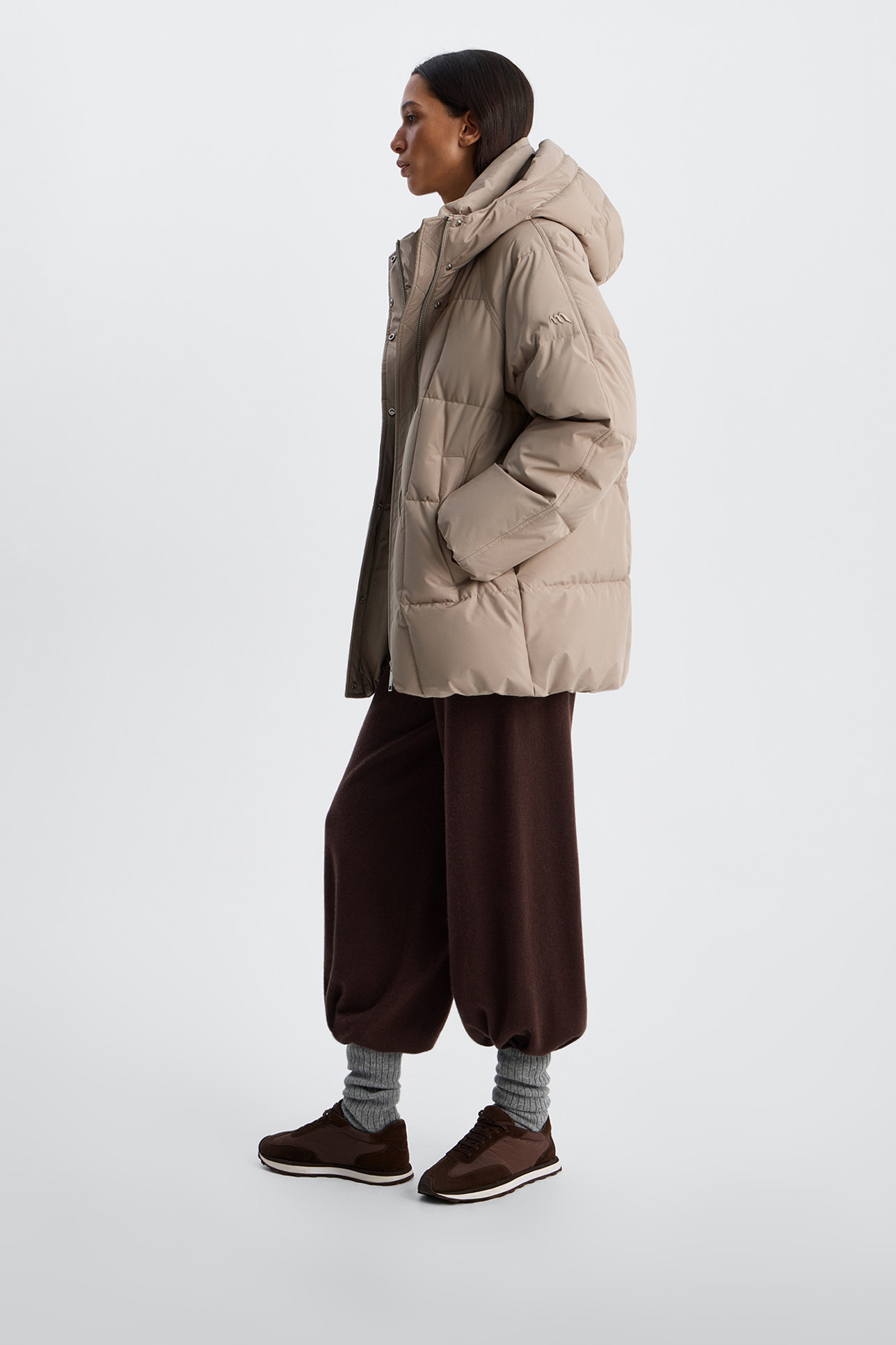 

Пуховик объемный с капюшоном бежевого цвета, XXS