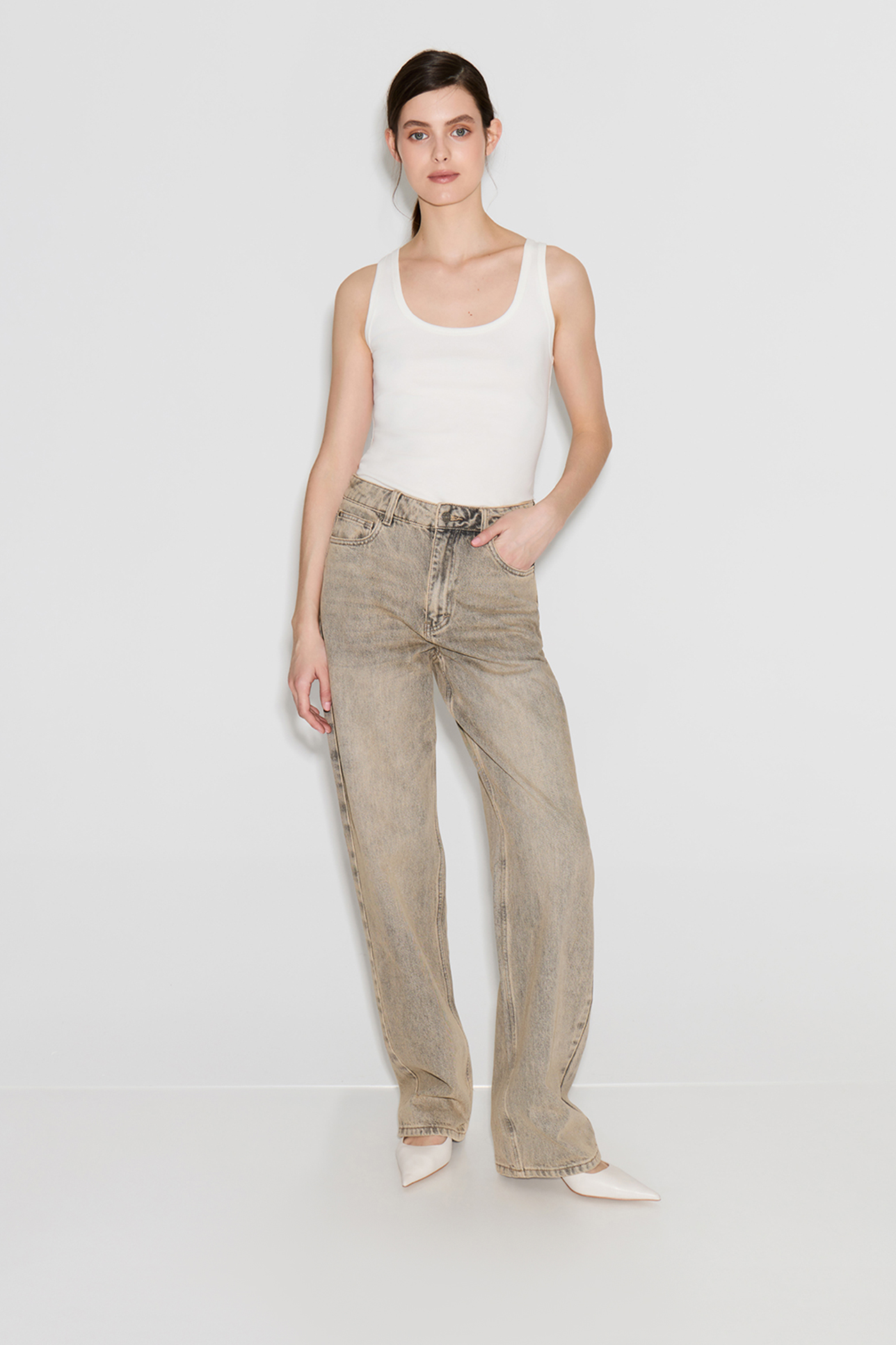 

Джинсы Straight Fit ST205 бежевого цвета, 26/32
