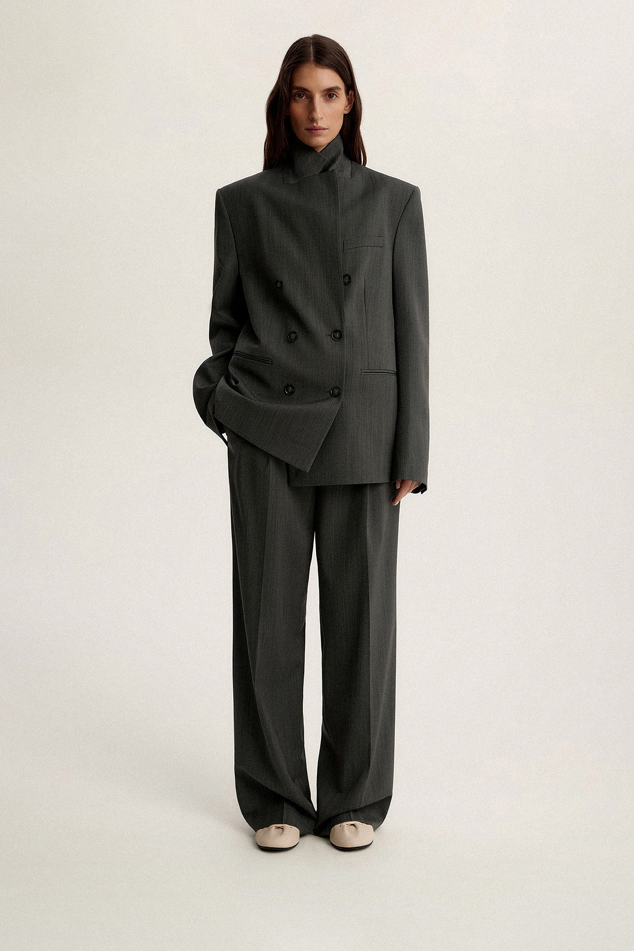 

Жакет двубортный серого цвета, S