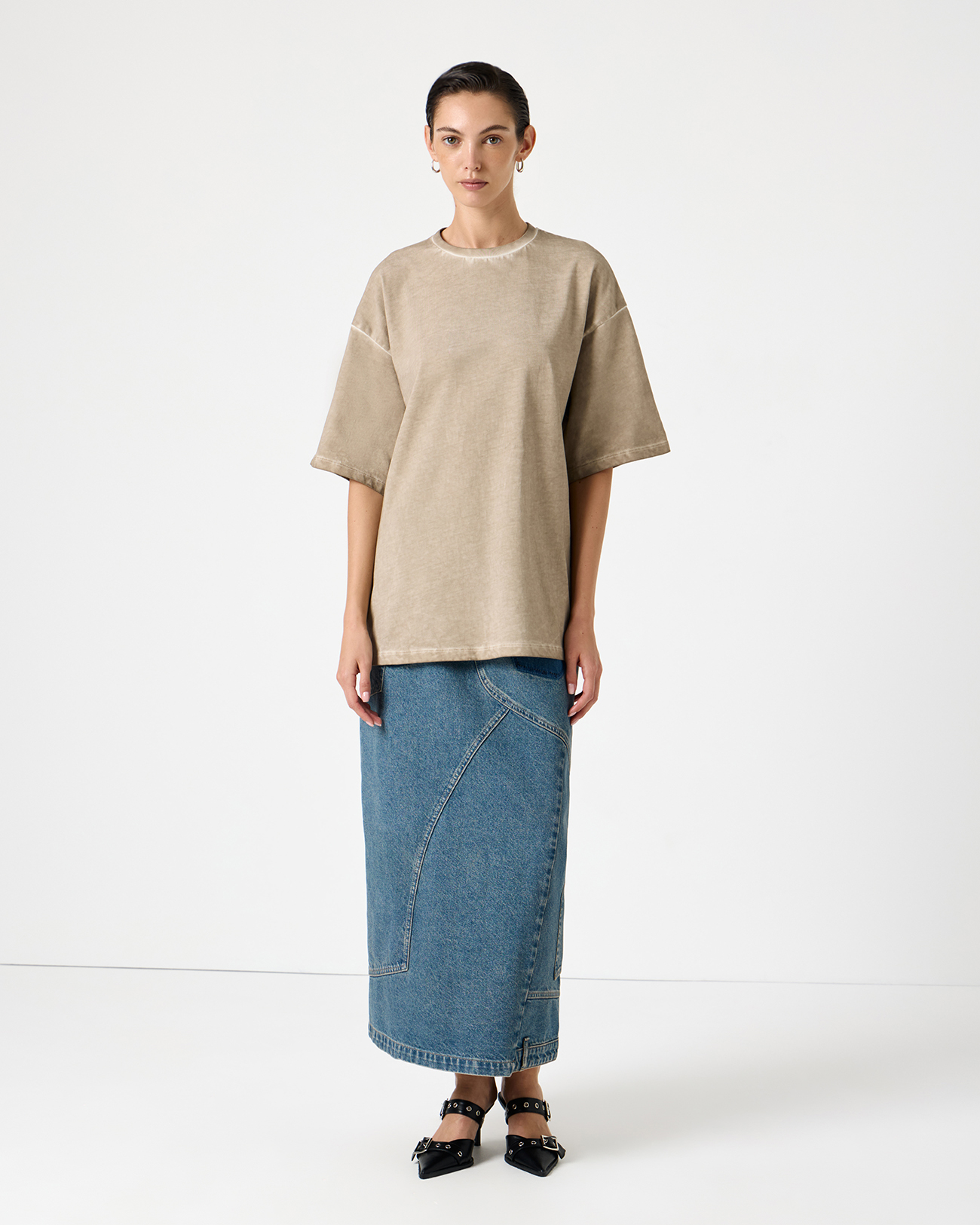 

Футболка оверсайз бежевого цвета с выбеленными швами, M