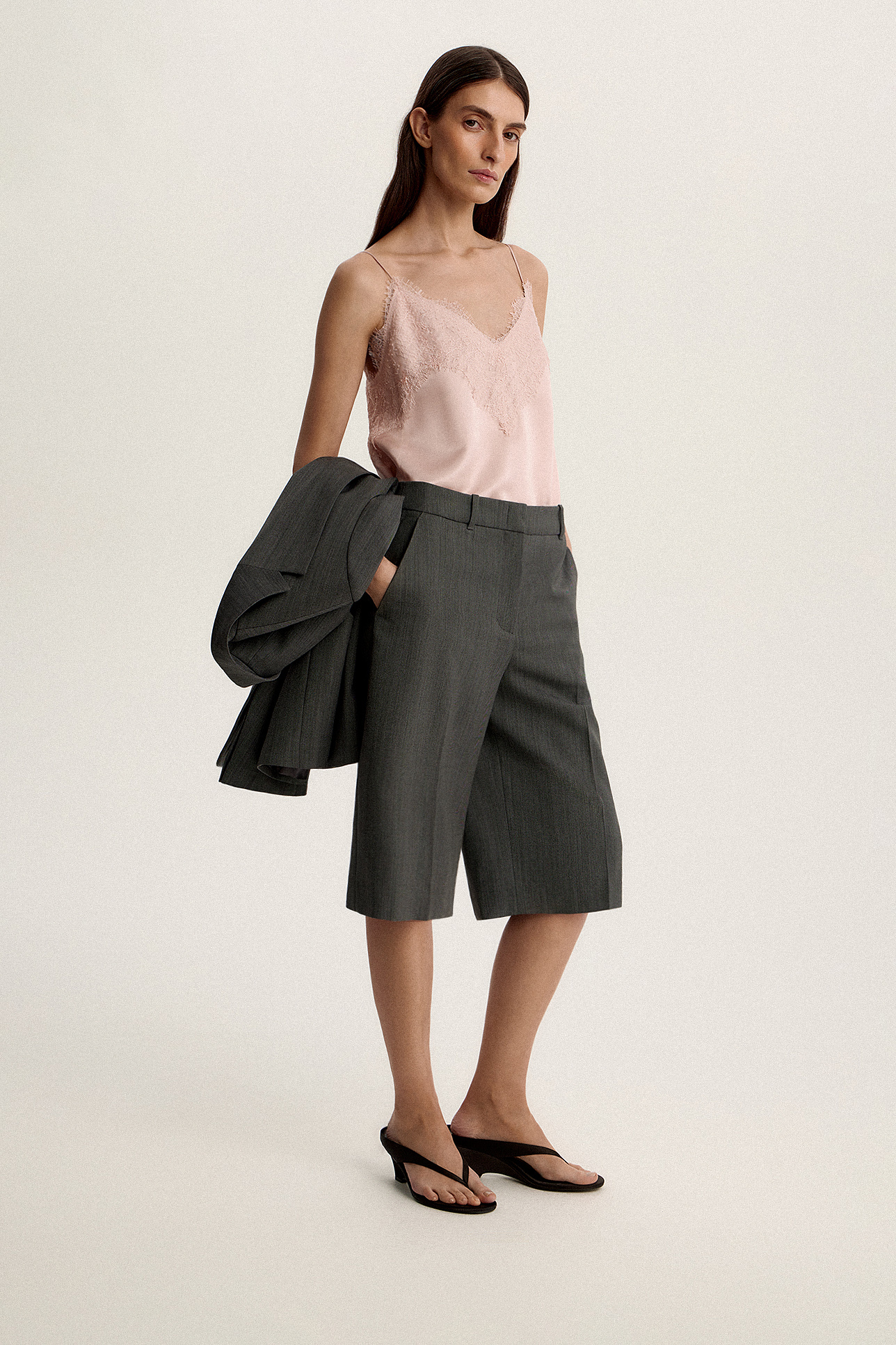 

Бермуды со стрелками из фактурной шерсти, XS