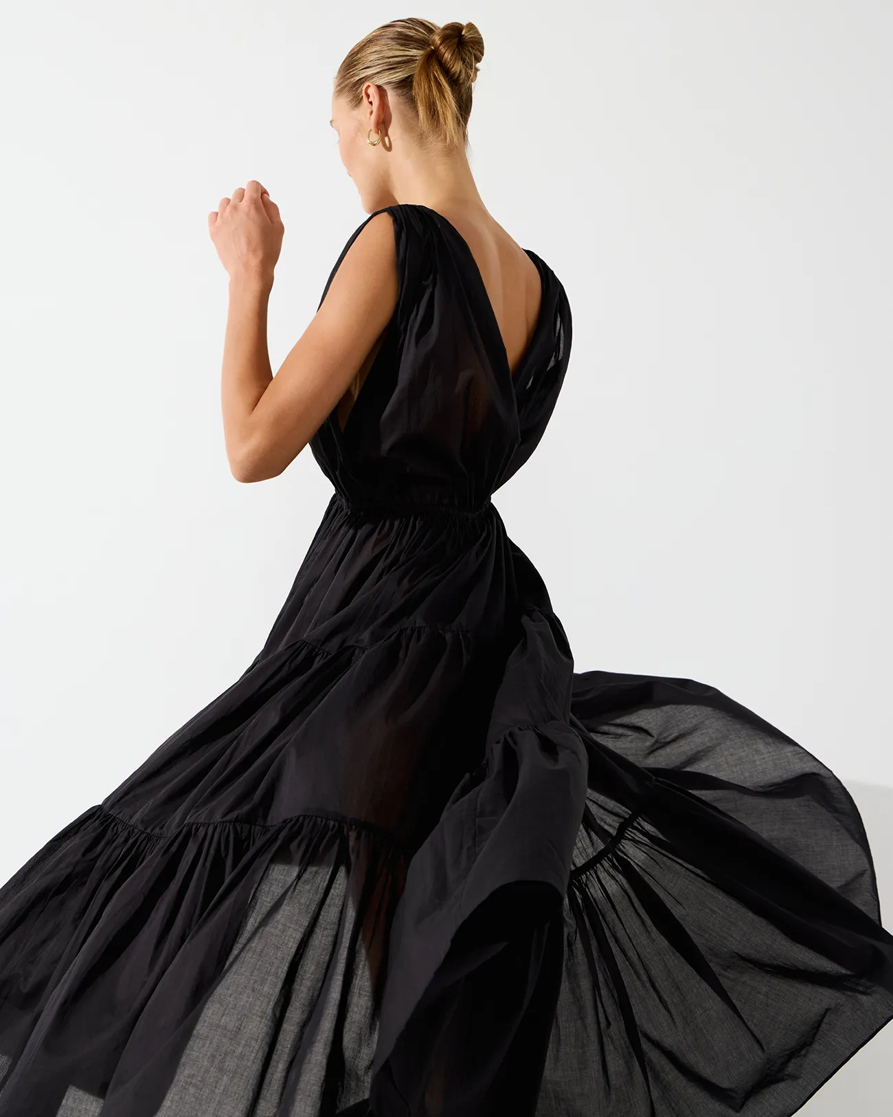 

Платье из тонкого хлопка с драпировкой черного цвета, L