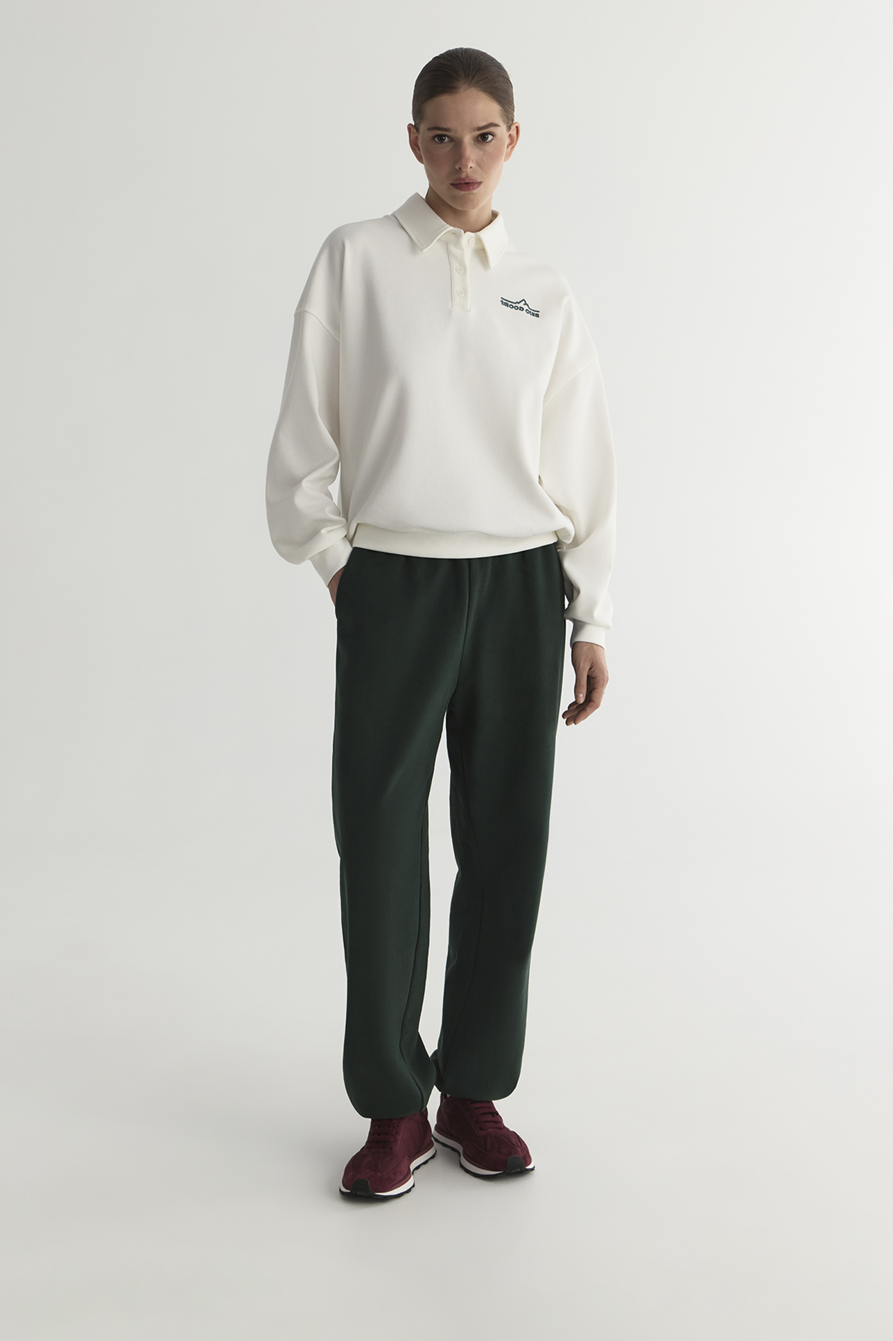 

Свитшот-поло с вышивкой молочного цвета, S