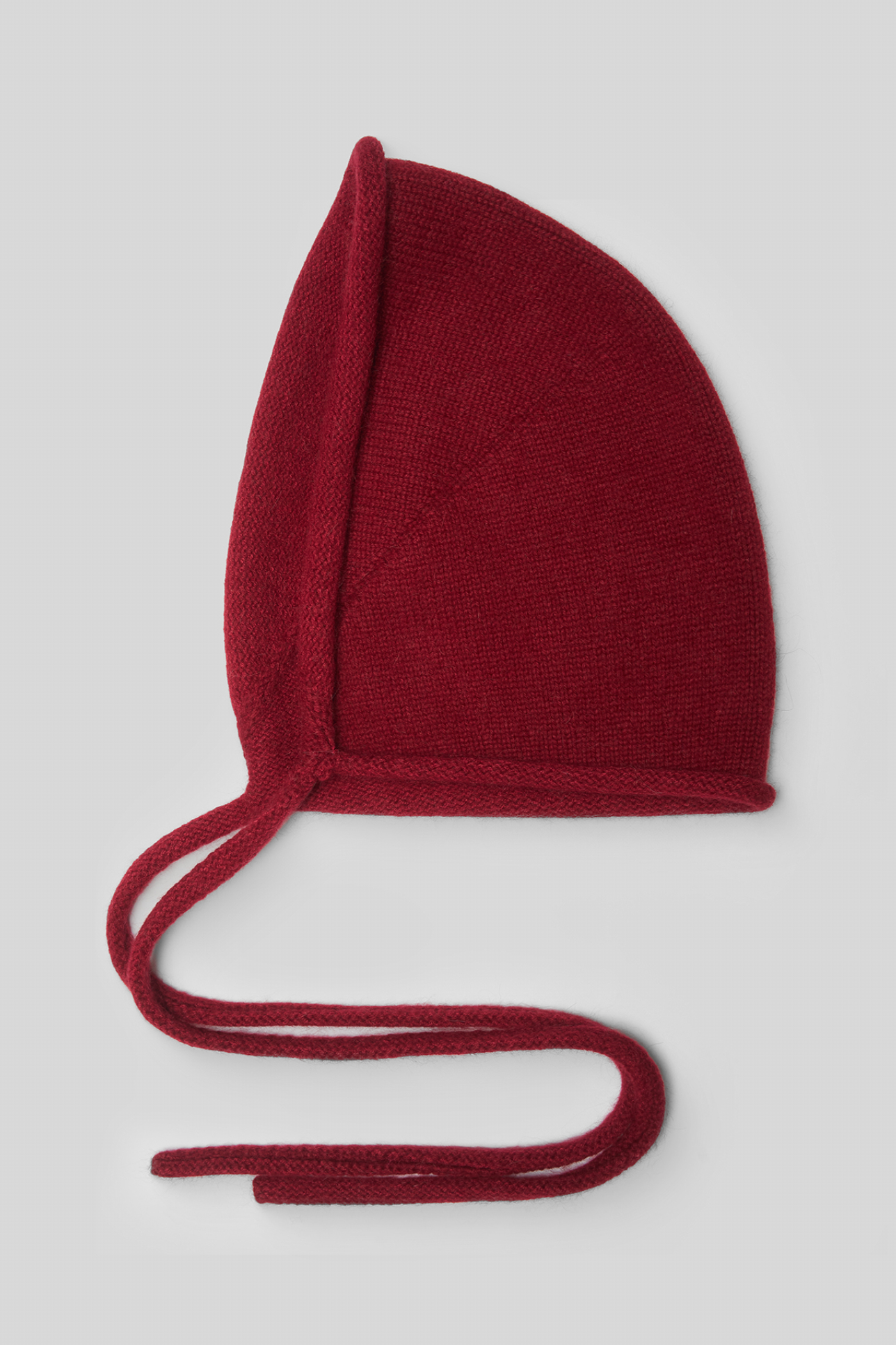 

Чепчик на завязках бордового цвета, OS
