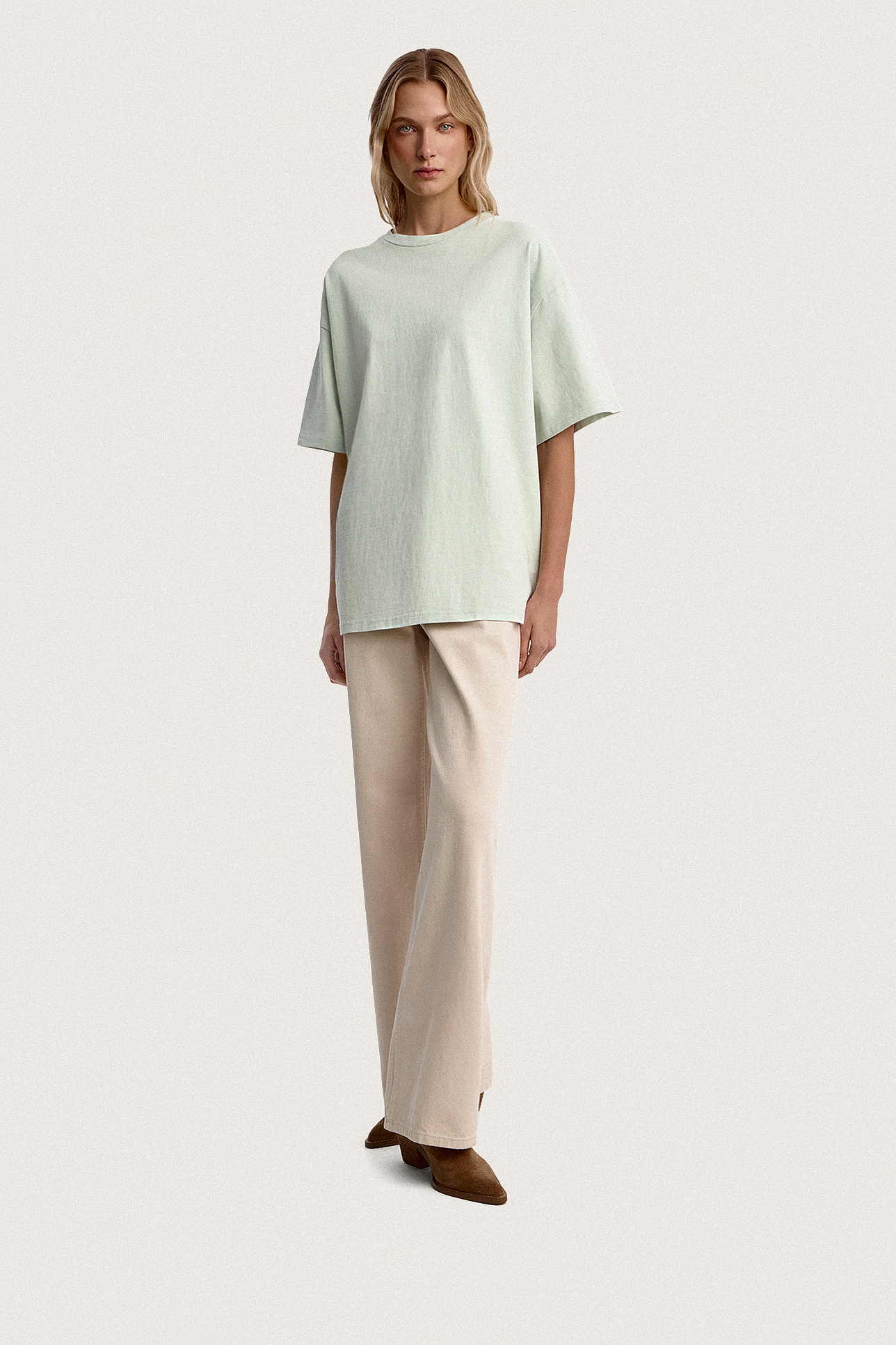 

Футболка винтажная с вышивкой на спинке, M