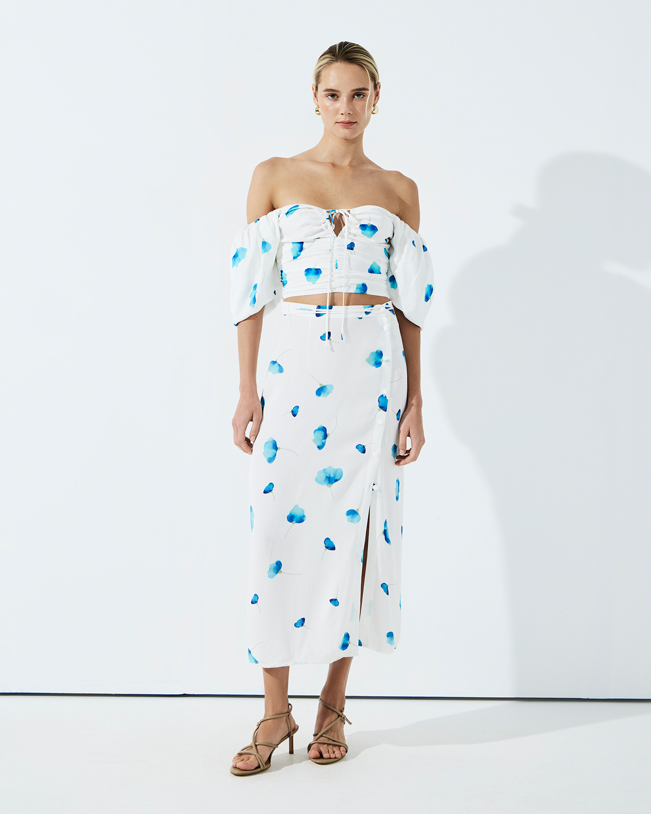 

Топ с объемными рукавами белого цвета, S