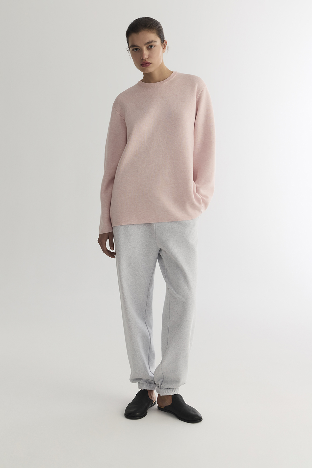 

Джемпер базовый легкий светло-розового цвета, M