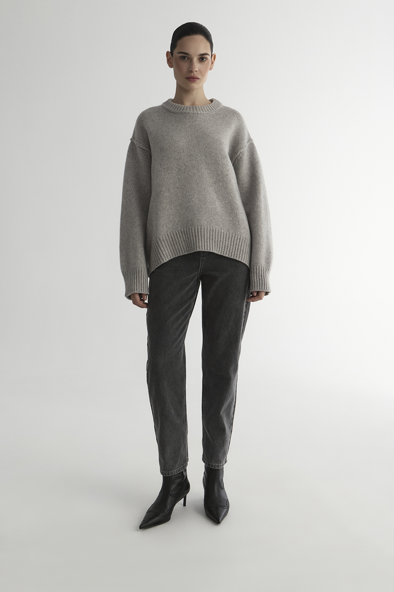 

Оверсайз джемпер с декоративными швами серого цвета, M