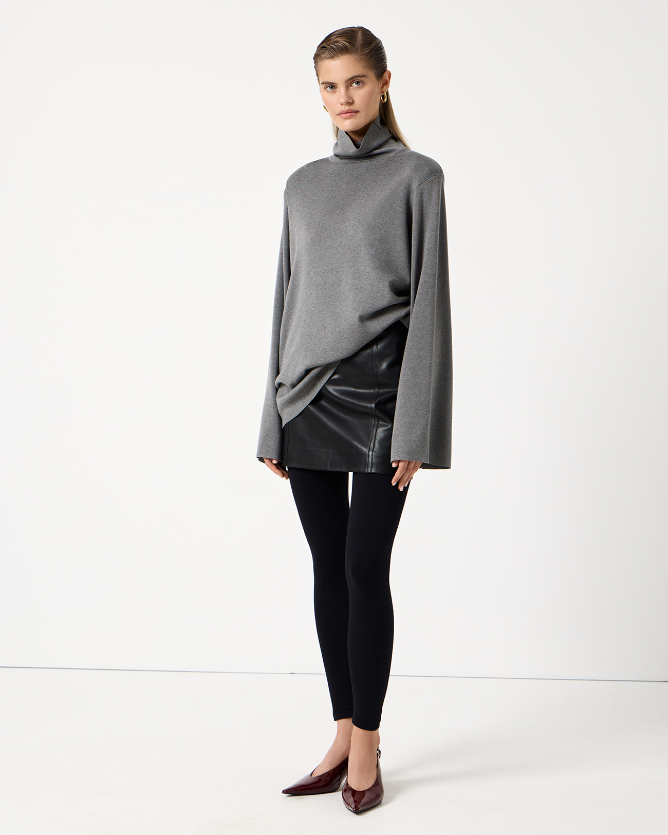 

Вязаная оверсайз водолазка графитового цвета, M