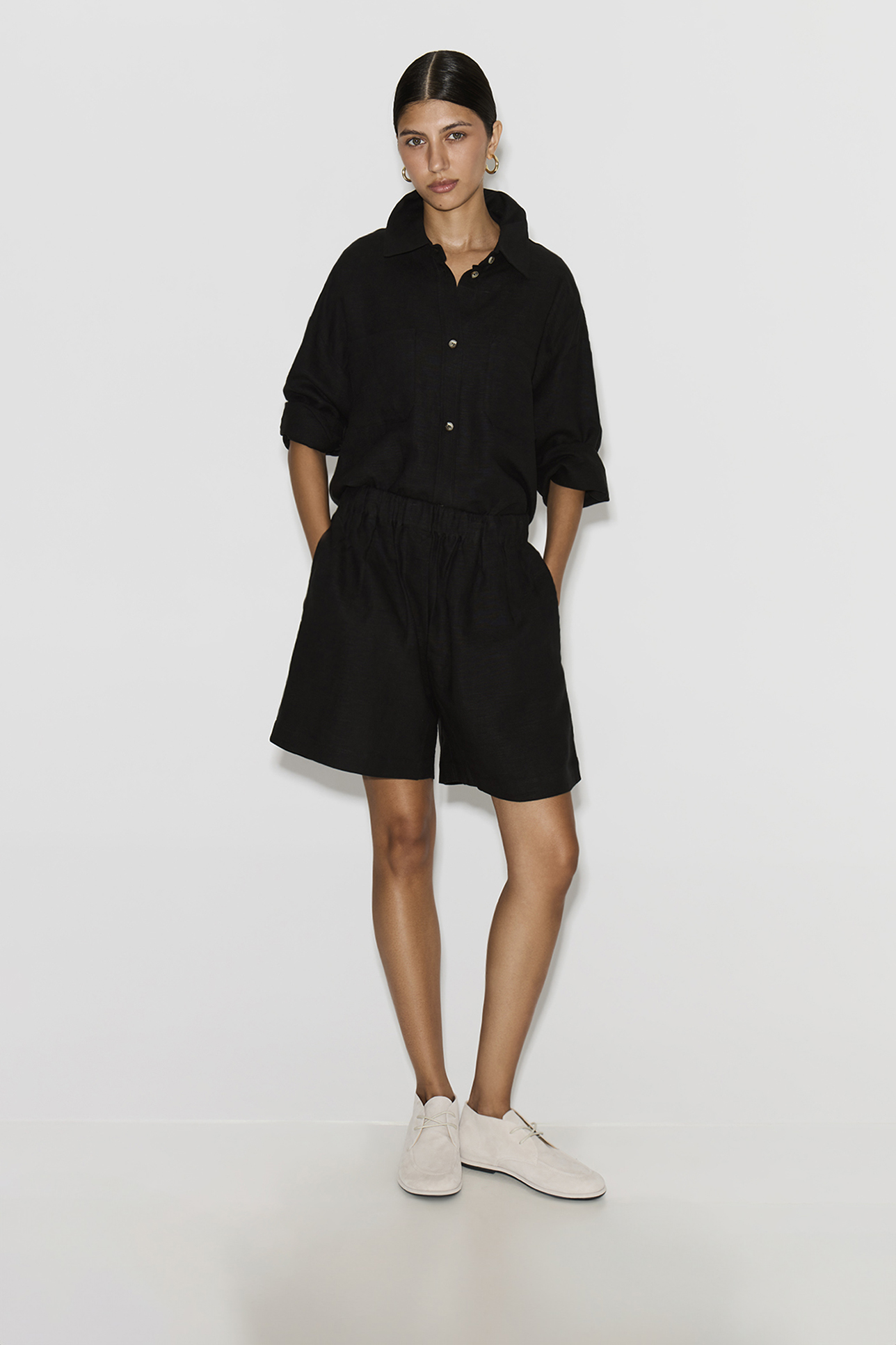 

Комплект изо льна (рубашка+шорты) черного цвета, M