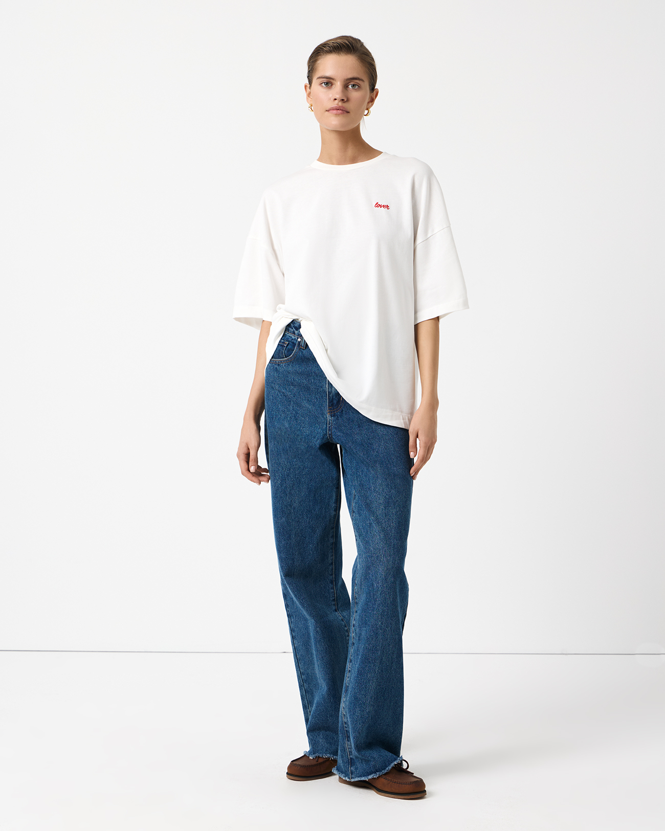 

Футболка оверсайз в вышивкой LOVER, XS