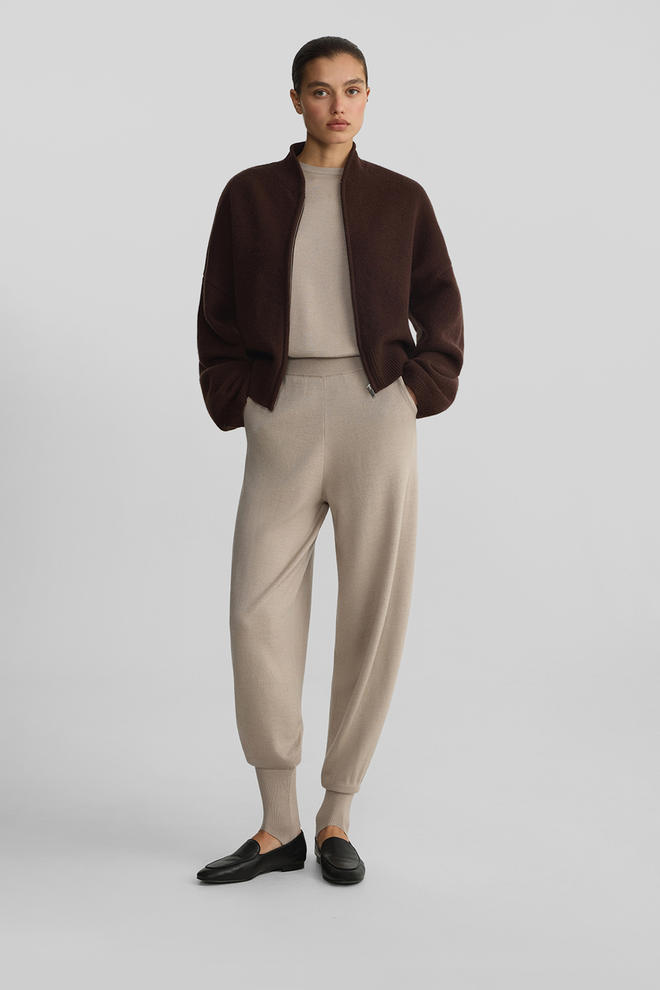 

Брюки из шерсти мериноса бежевого цвета, L