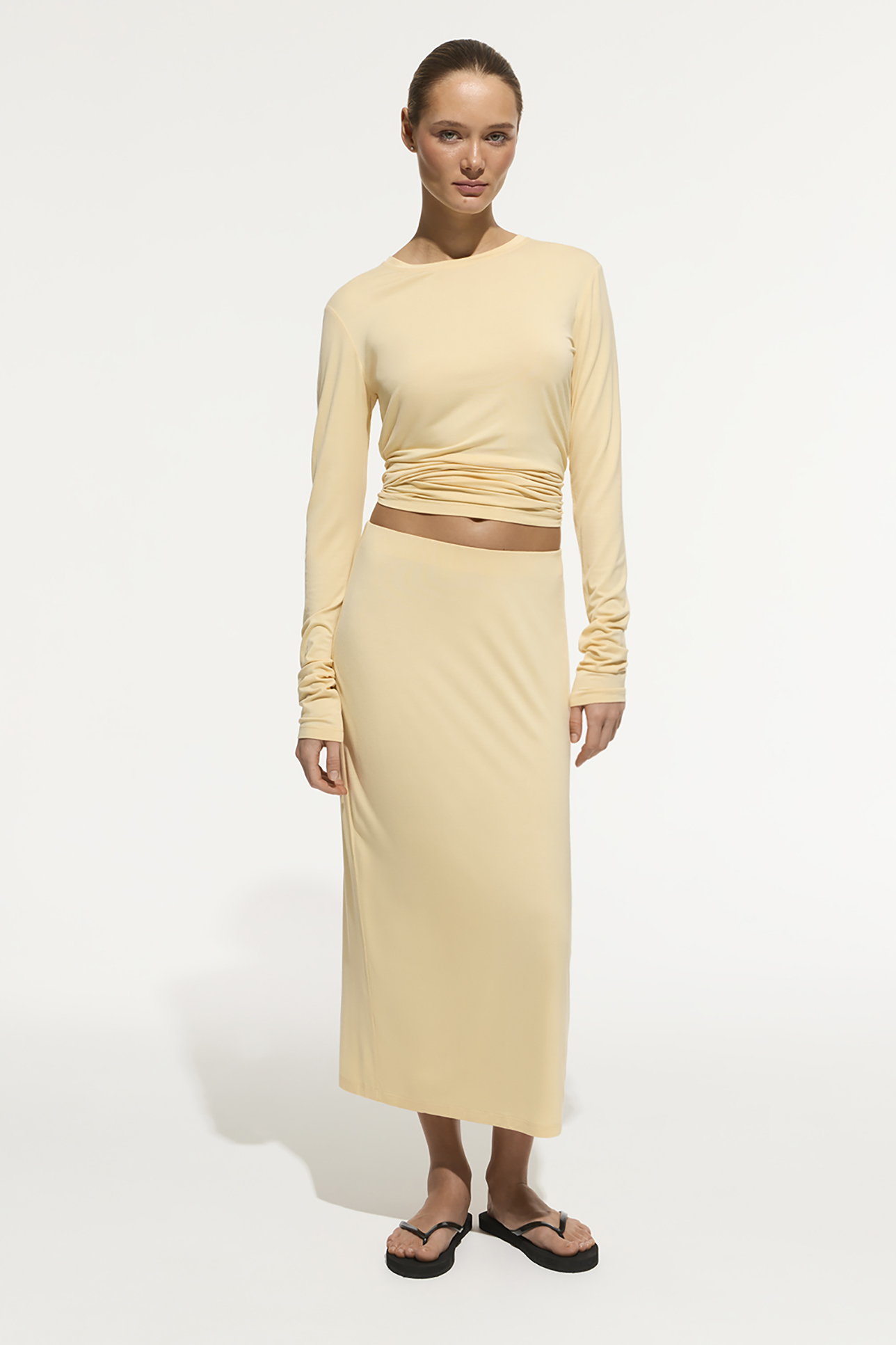 

Удлиненный лонгслив из тонкого трикотажа желтого цвета, L