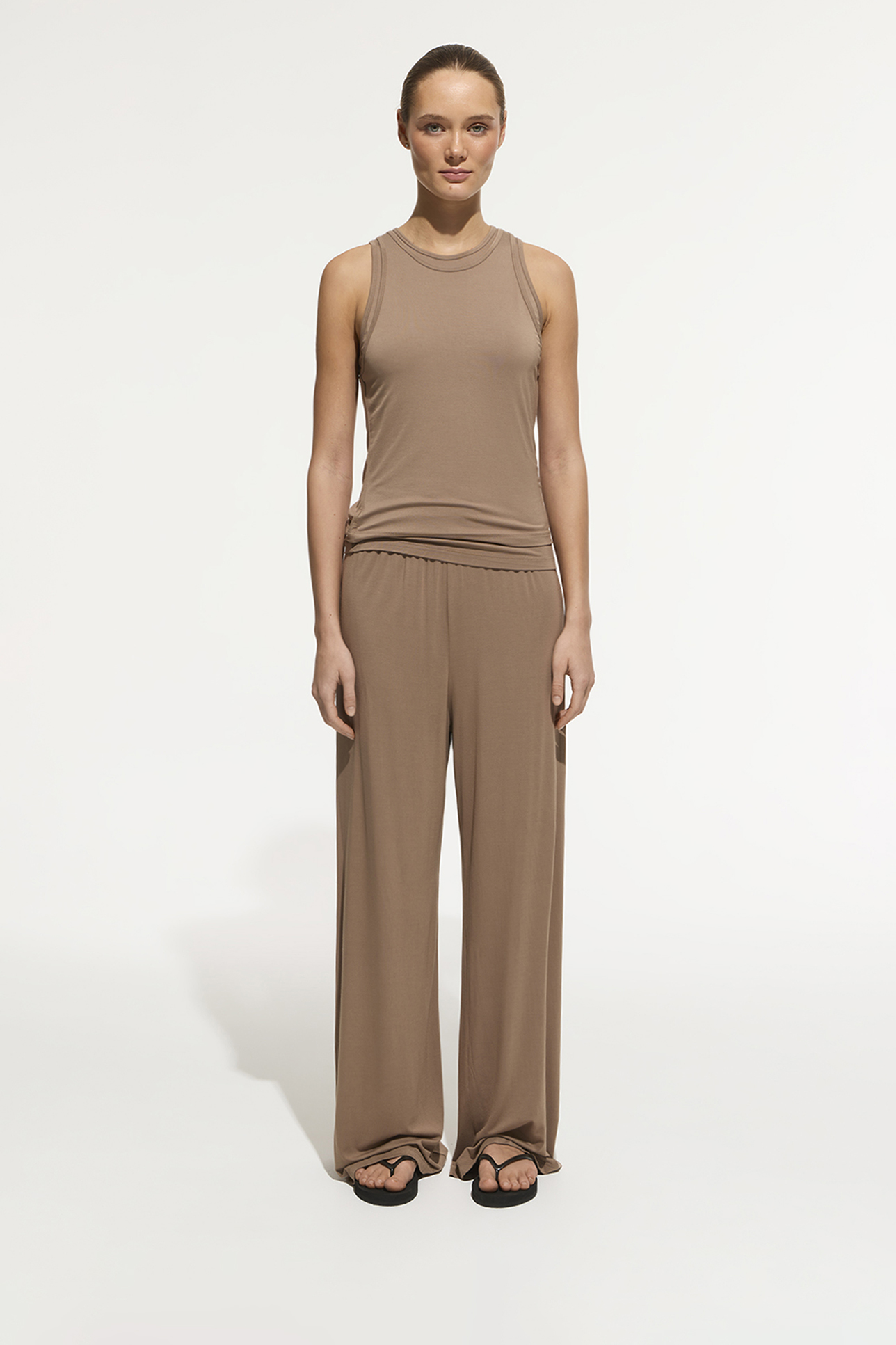 

Майка двойная из тонкого трикотажа кофейного цвета, L