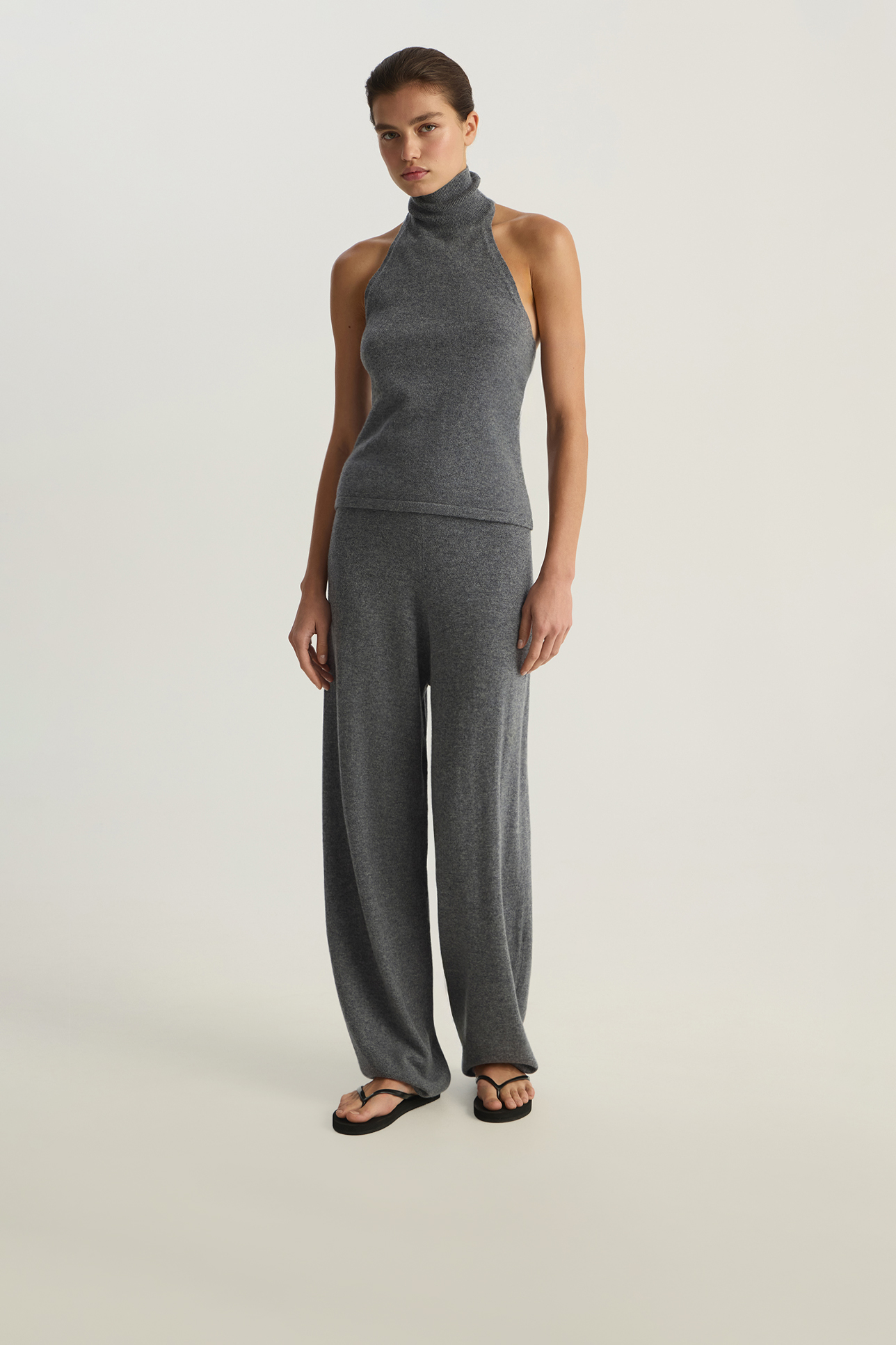 

Топ-халтер из кашемира серого цвета, M