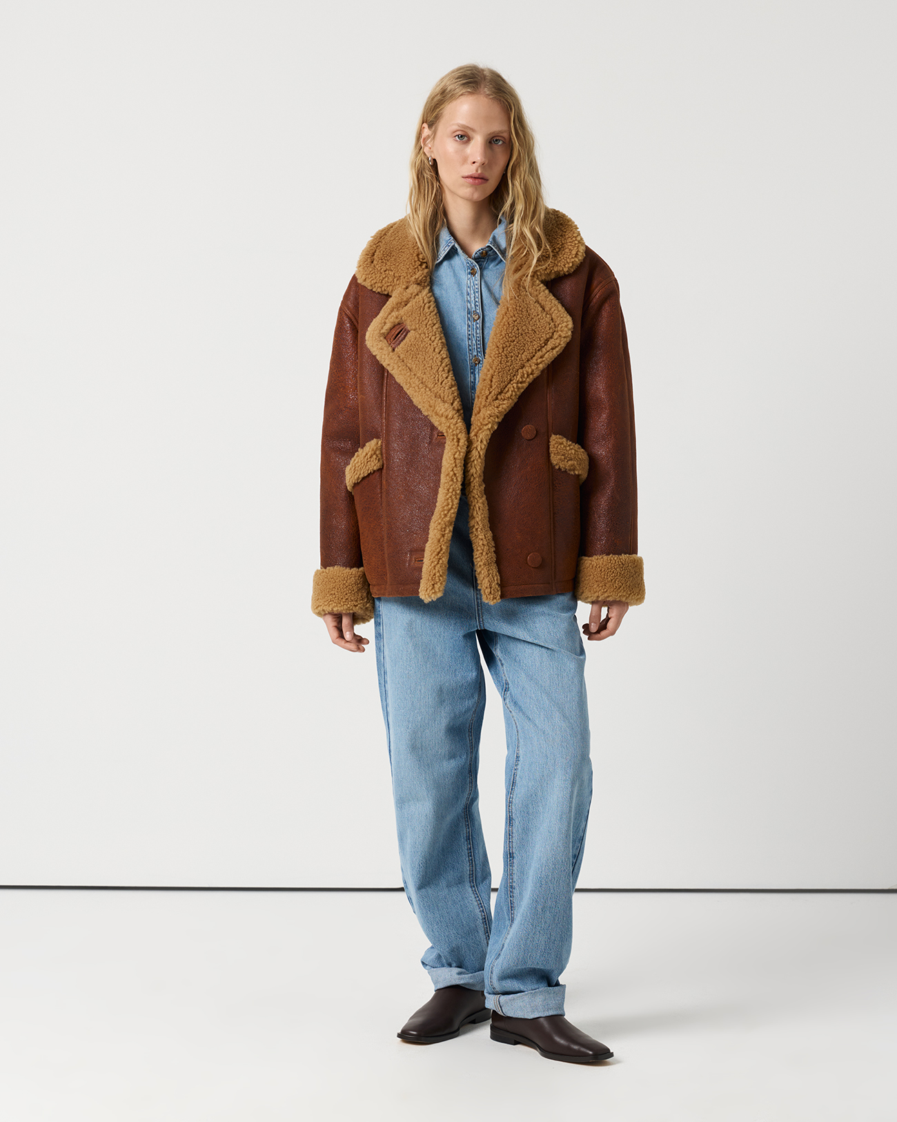 

Дубленка средней длины коричневого цвета, 44