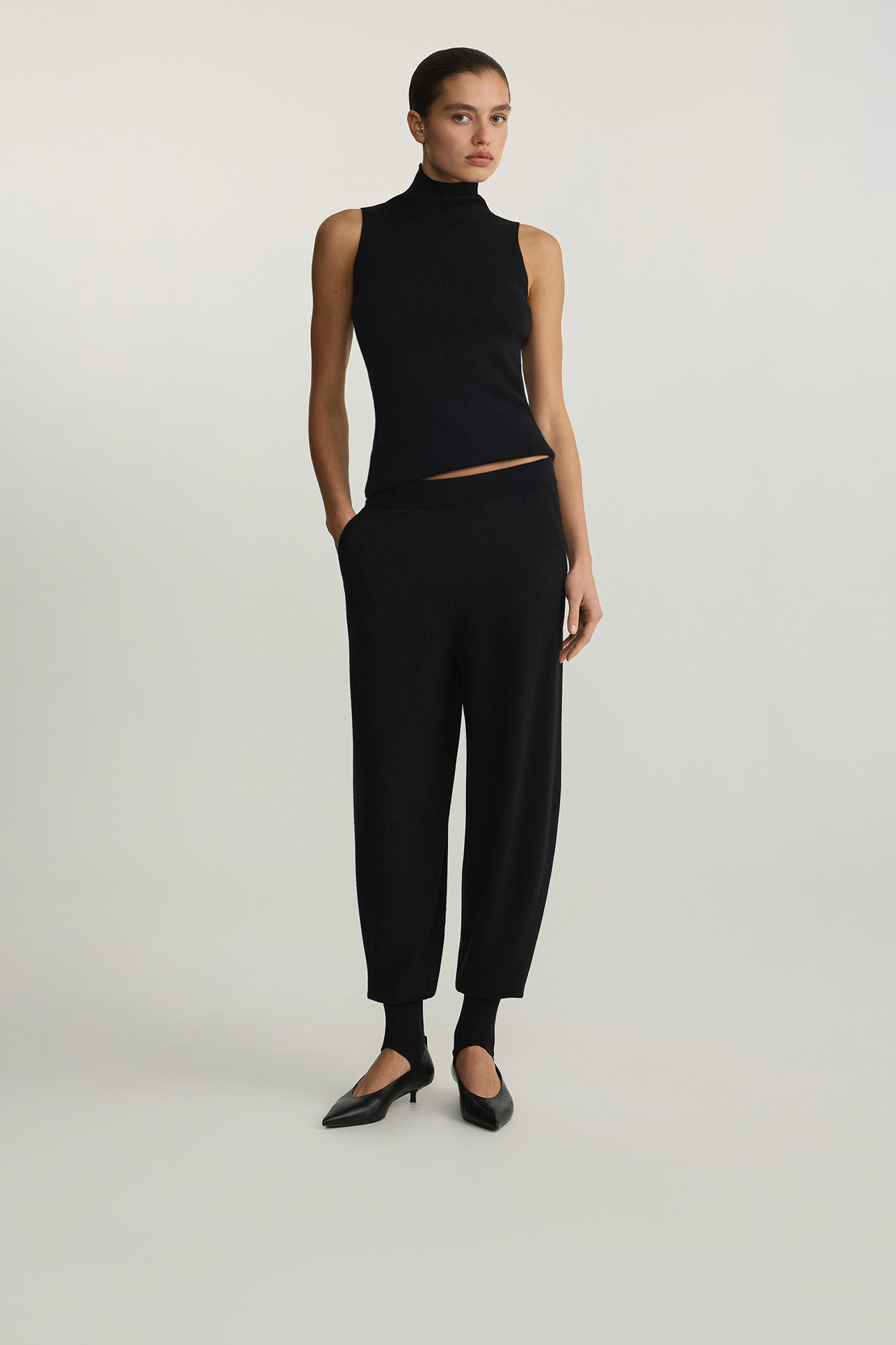 

Брюки со штрипками из мериносовой шерсти черного цвета, XS