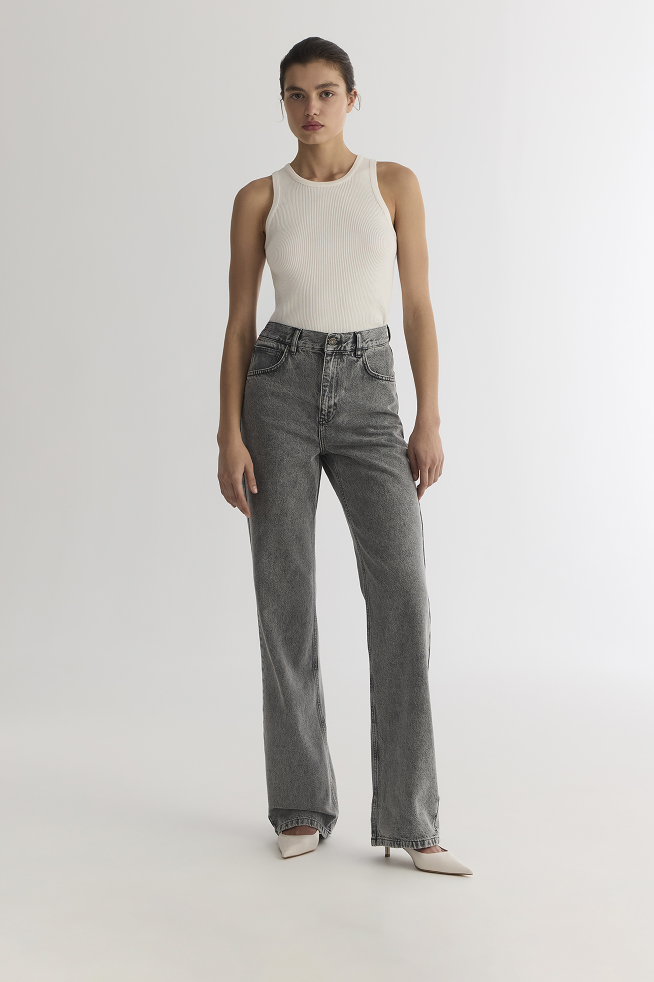 

Джинсы Straight Fit ST100 светло-серого цвета, 24/32