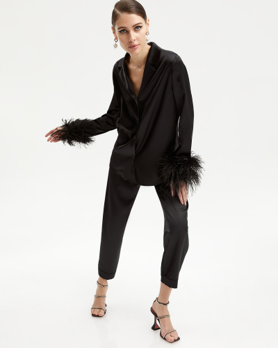 Комплект: блуза и брюки с перьями черного цвета