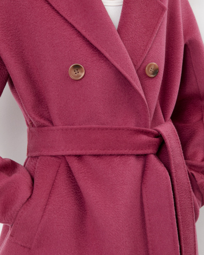 Пальто двубортное розового цвета