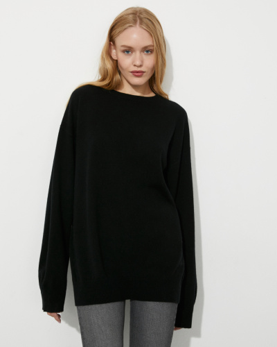 Удлиненный свитер черного цвета