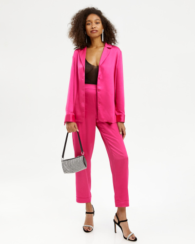 Комплект: блуза и брюки с перьями розового цвета