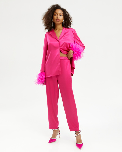 Комплект: блуза и брюки с перьями розового цвета