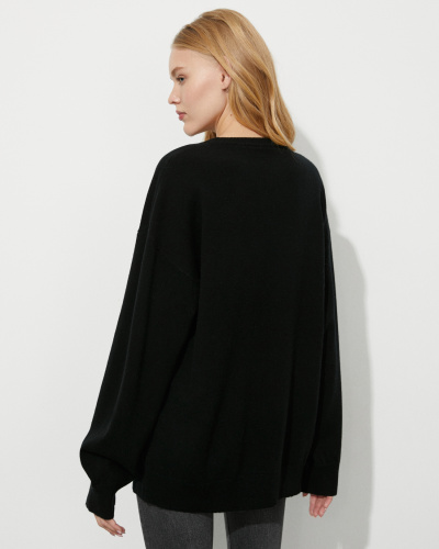 Удлиненный свитер черного цвета